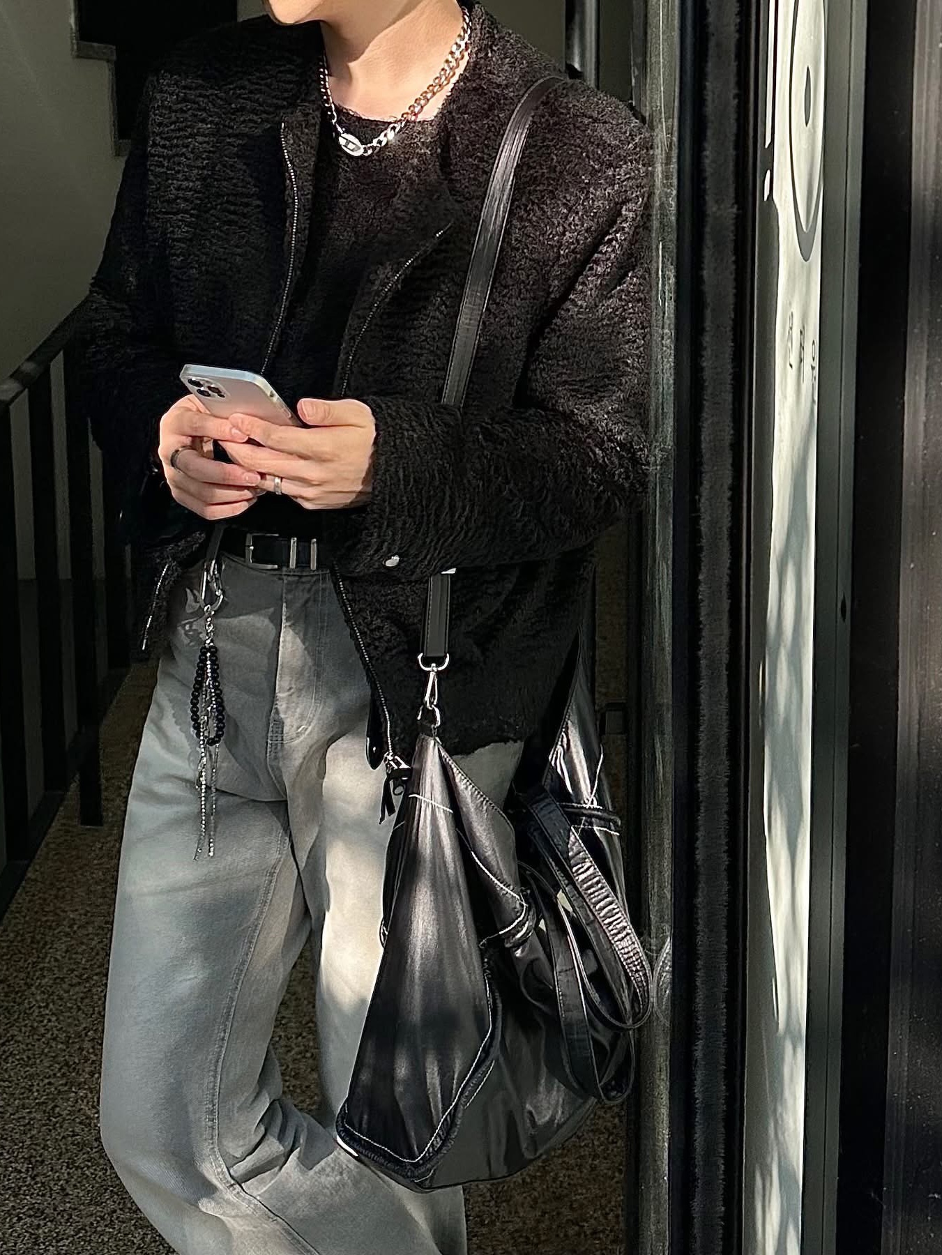 Matin Kim Big Coating Tote Bag Black, Nike Air Force 1 '07 Low Triple Black 착용 스타일 - 2