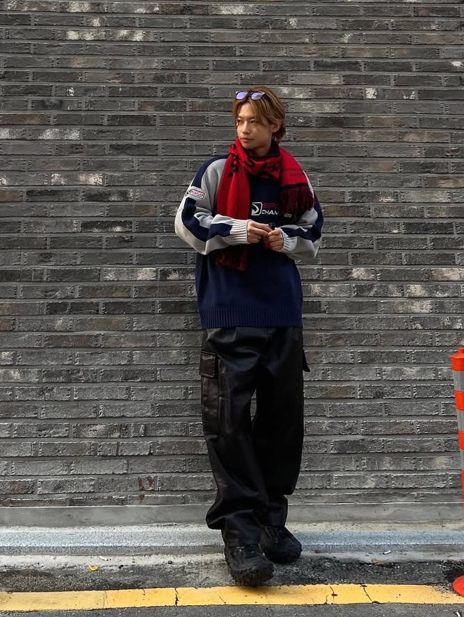 SPORT CHAMBER SC Flash Raglan Sweater Navy 착용 스타일 - 2
