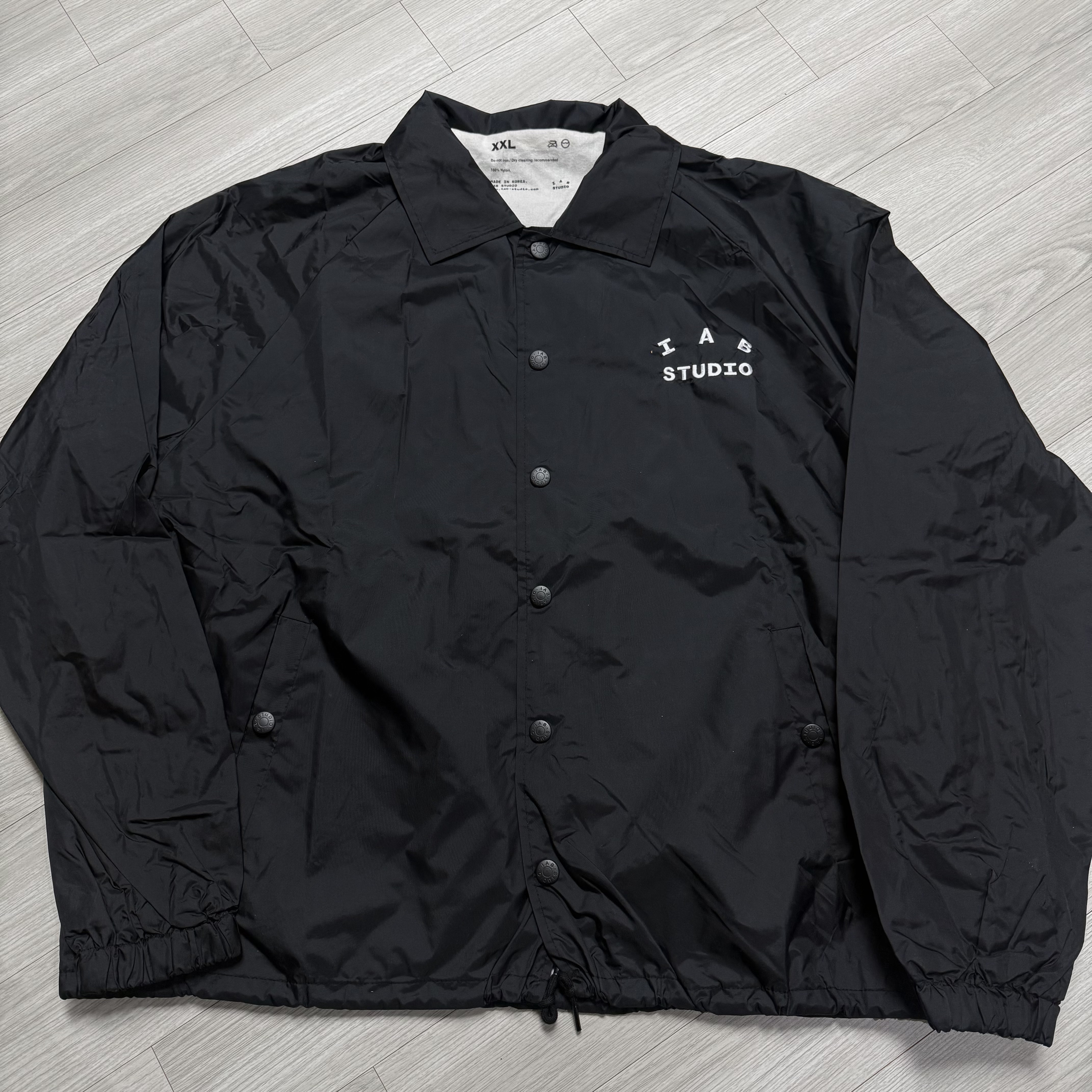 IAB Studio Coach Jacket Black 착용 스타일 - 3