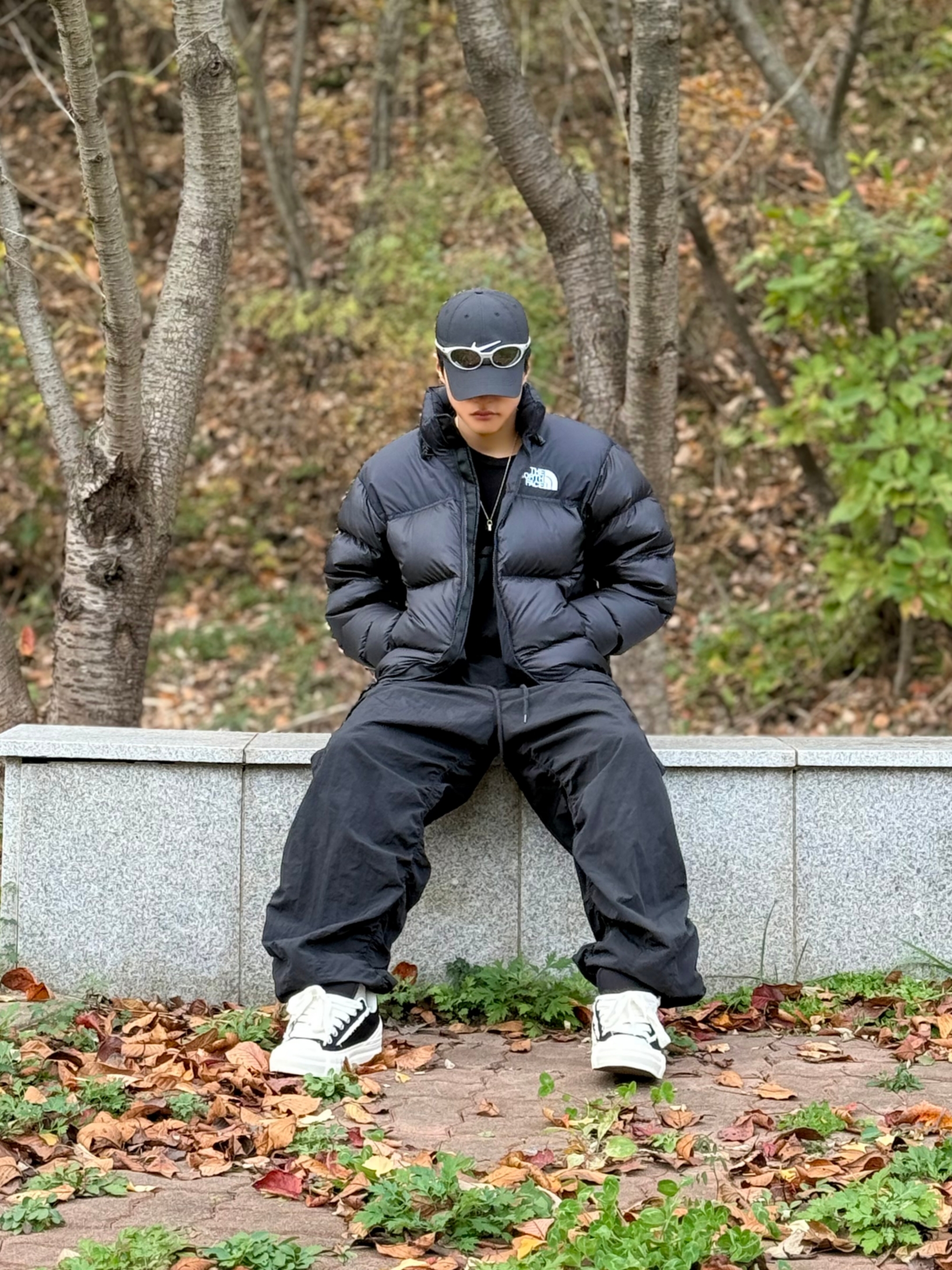 The North Face 1996 Eco Nuptse Jacket Black, Nike Dri-Fit Club Structured Swoosh Cap Black 착용 스타일 - 3