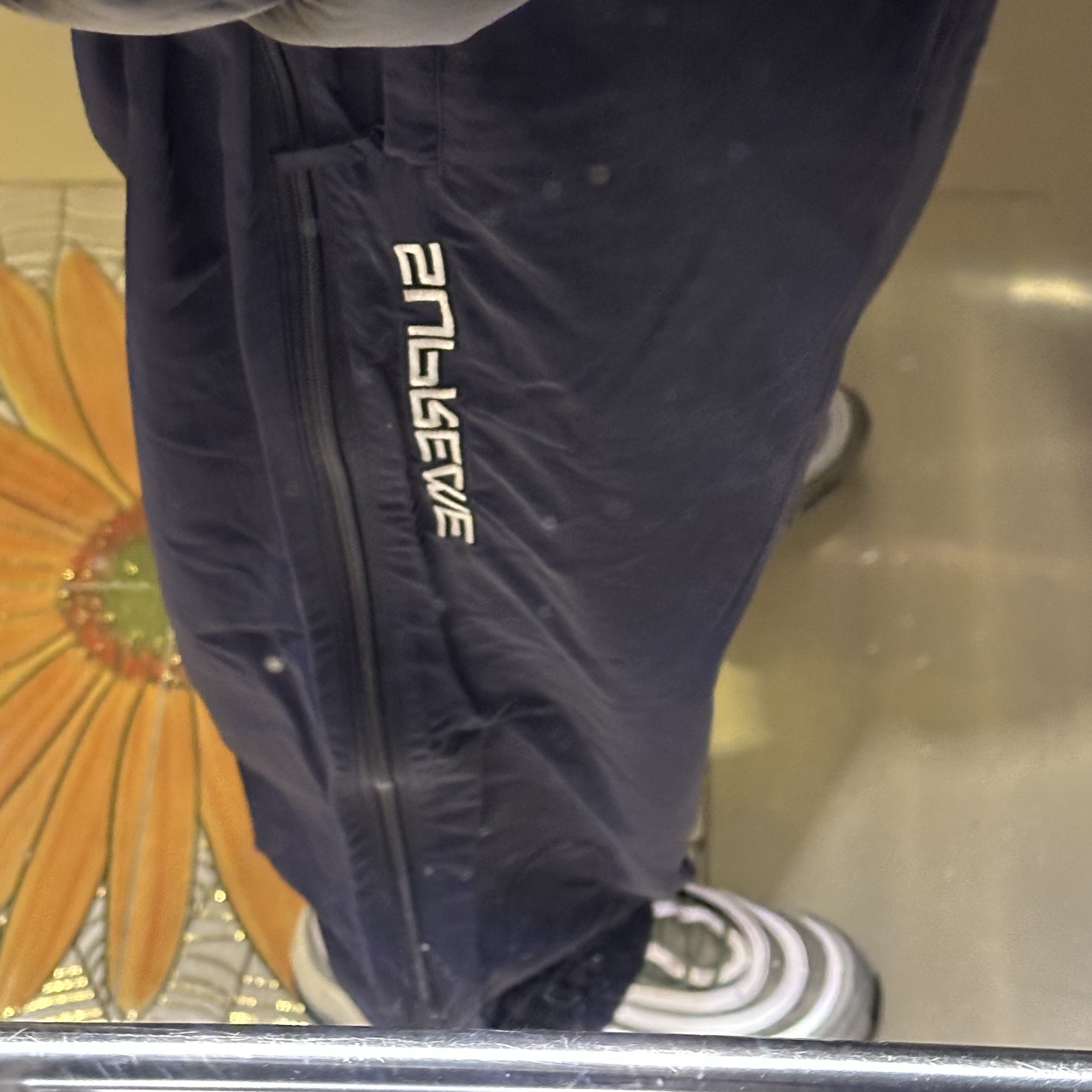Supreme Warm Up Pant Navy - 24FW 착용 스타일
