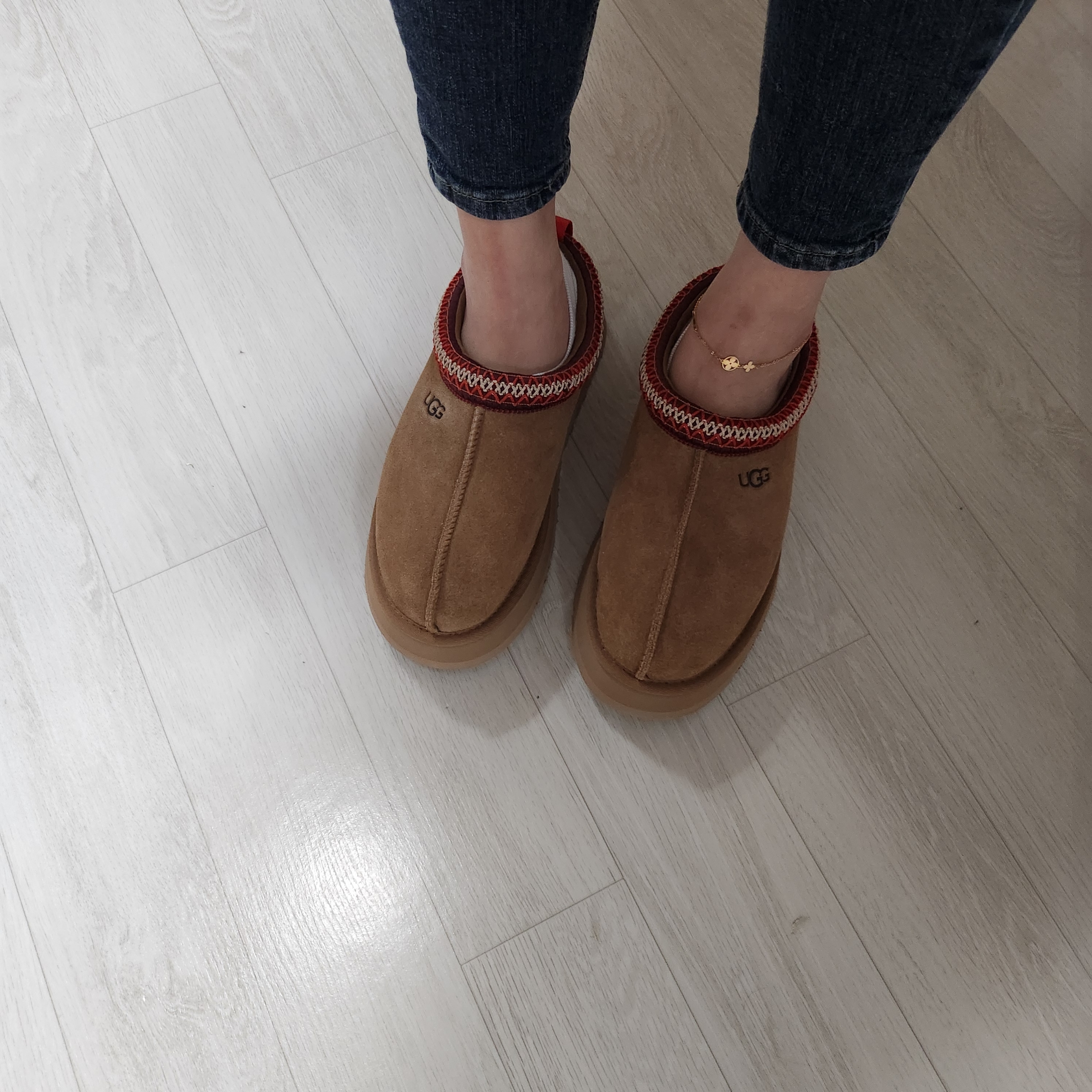 (W) UGG Tazz Slipper Chestnut 착용 스타일