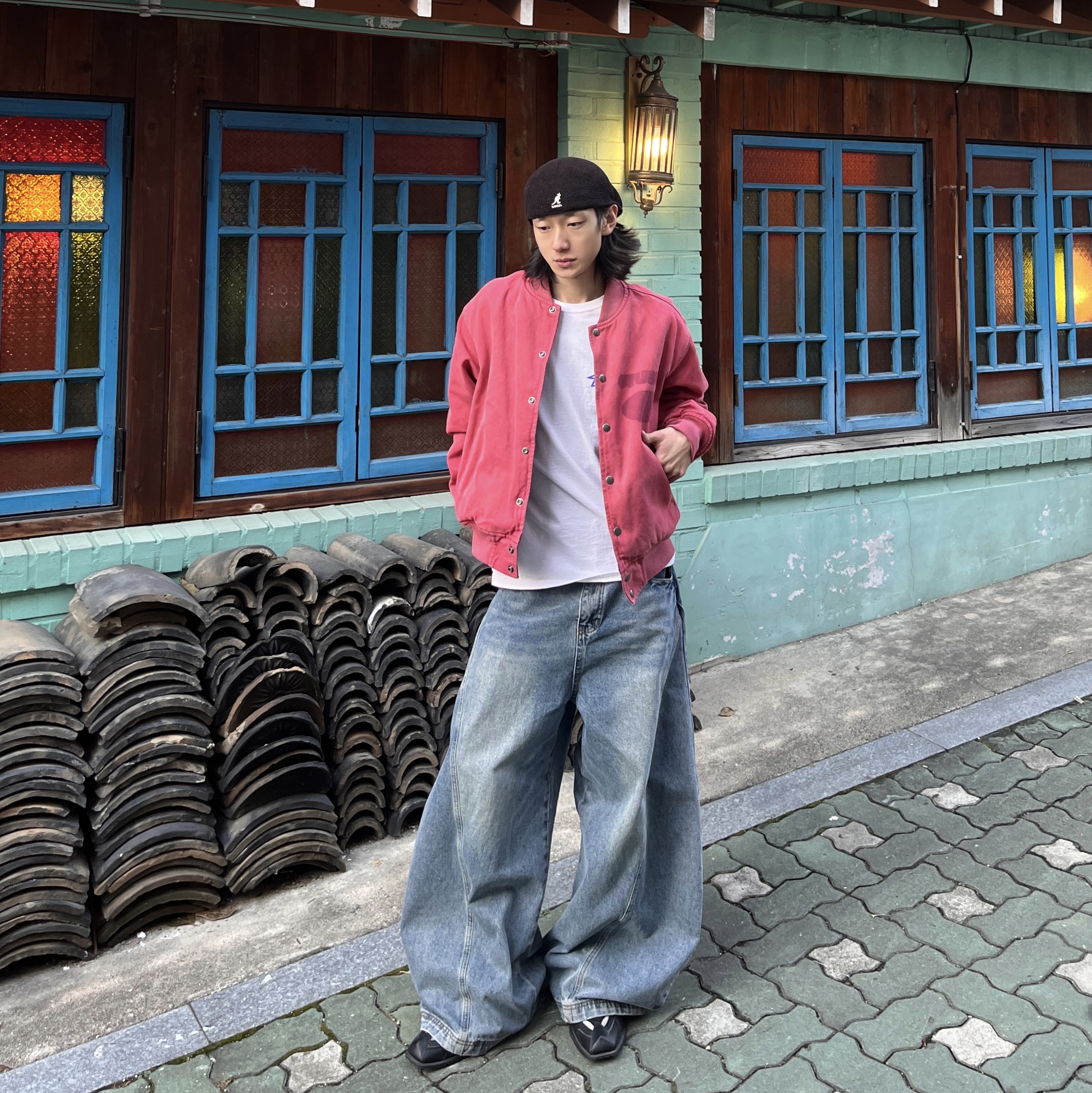 Stussy Ghost Logo Canvas Varsity Jacket Red 착용 스타일 - 2