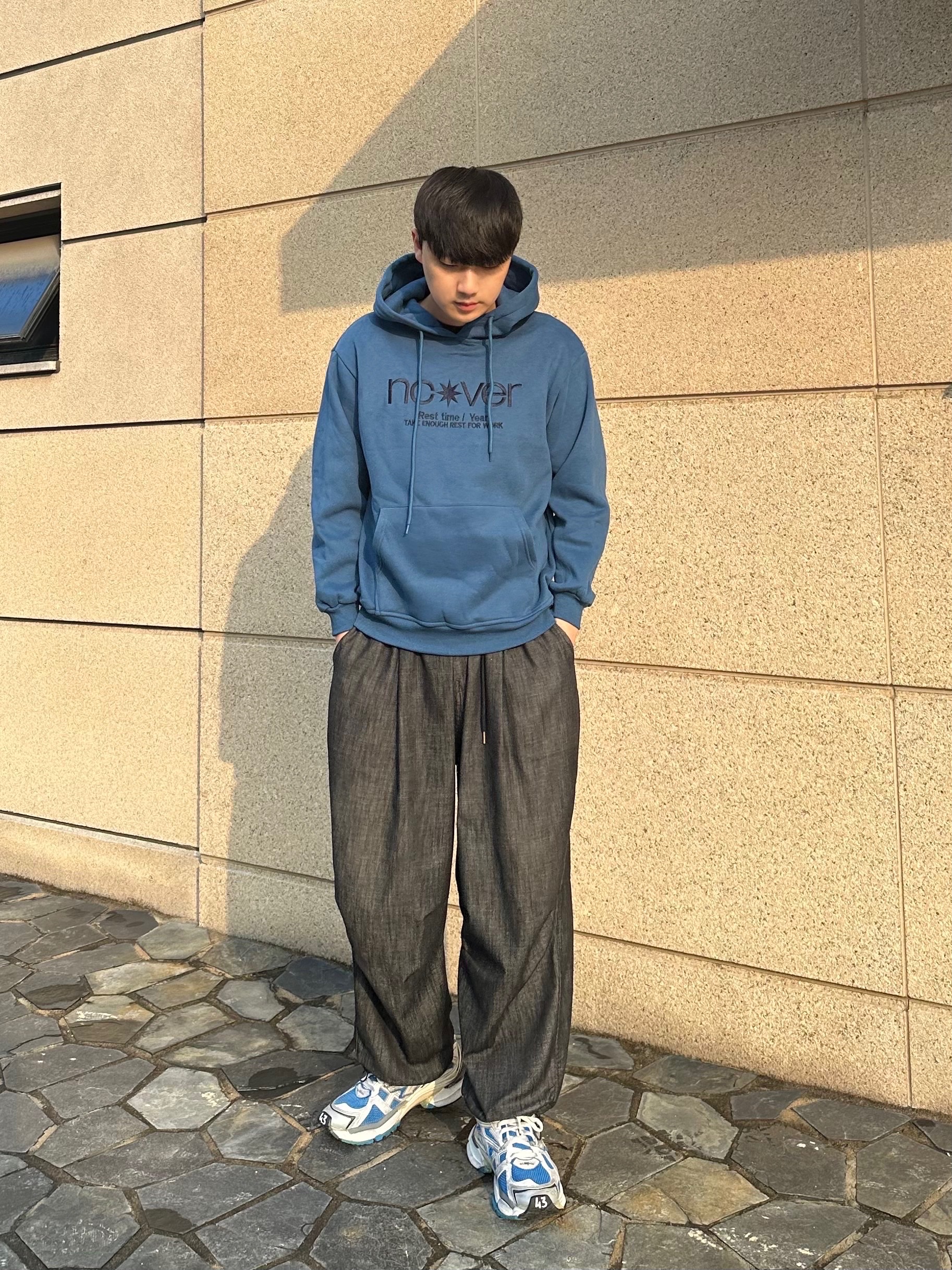 Balenciaga Runner Sneakers Blue White 착용 스타일 - 1