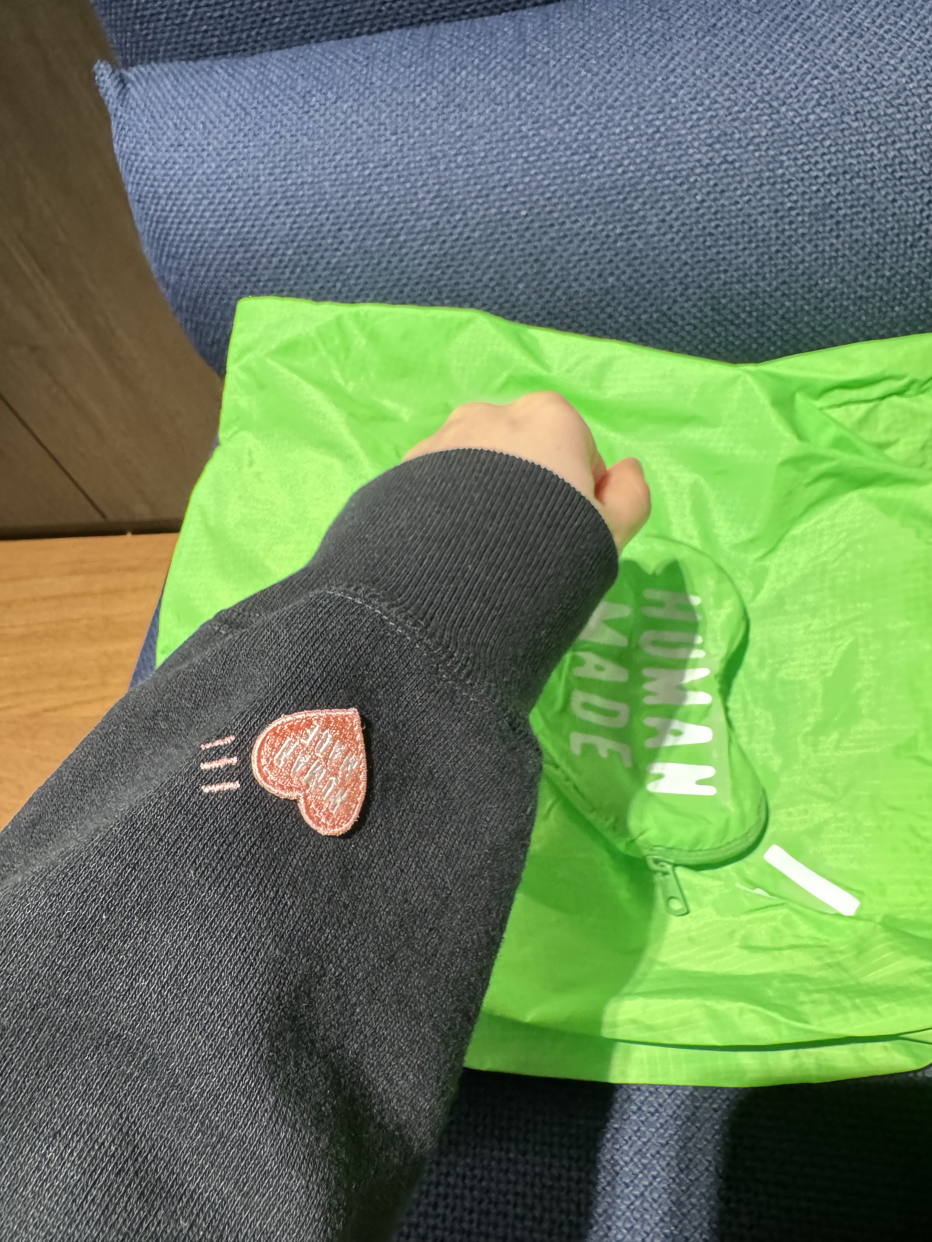 Human Made Heart Heavyweight Hoodie Black Salmon Pink - Seoul Store Exclusive, Human Made Heart Shopper Bag Green 착용 스타일 - 2