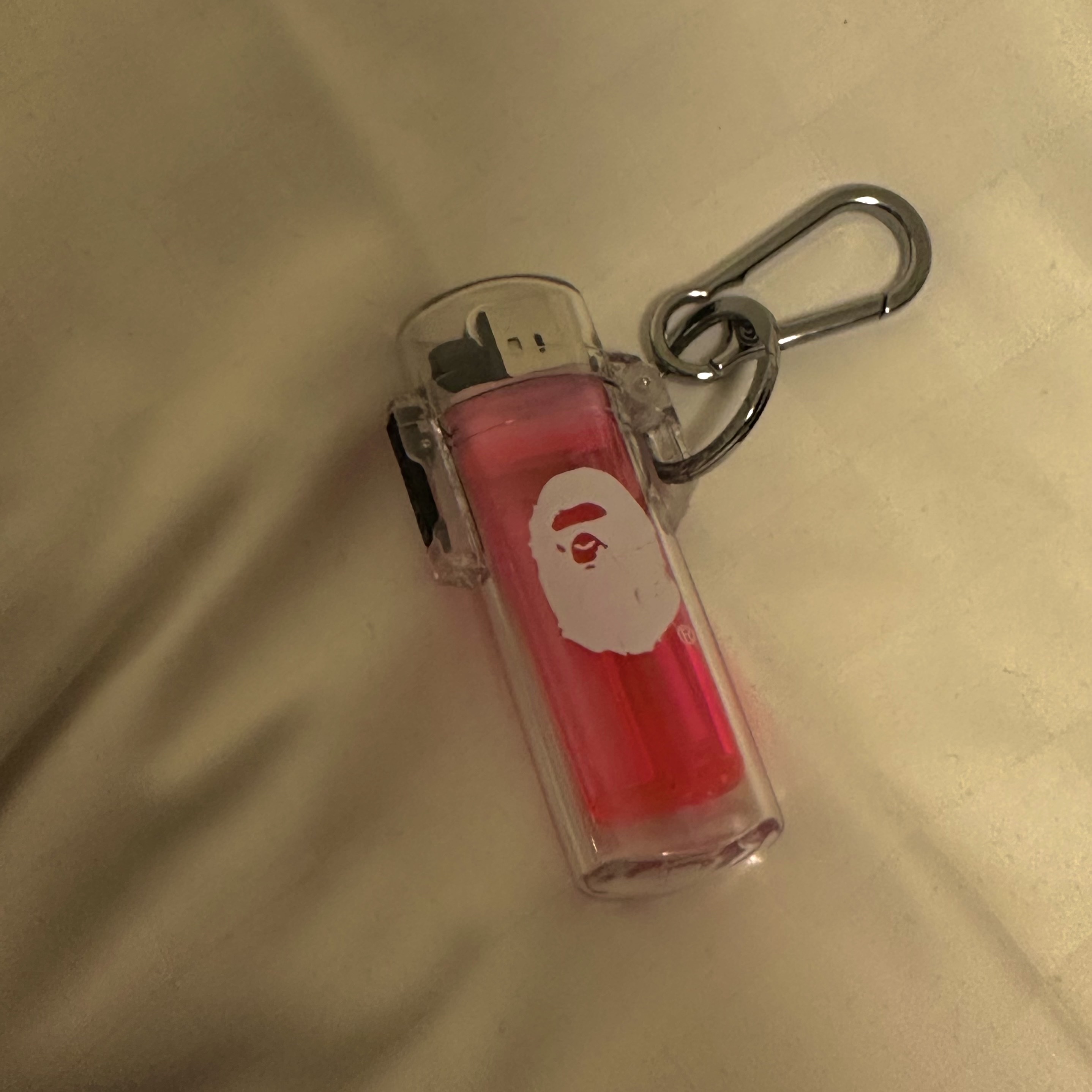 BAPE Neon Camo Lighter Case Keychain Silver 착용 스타일