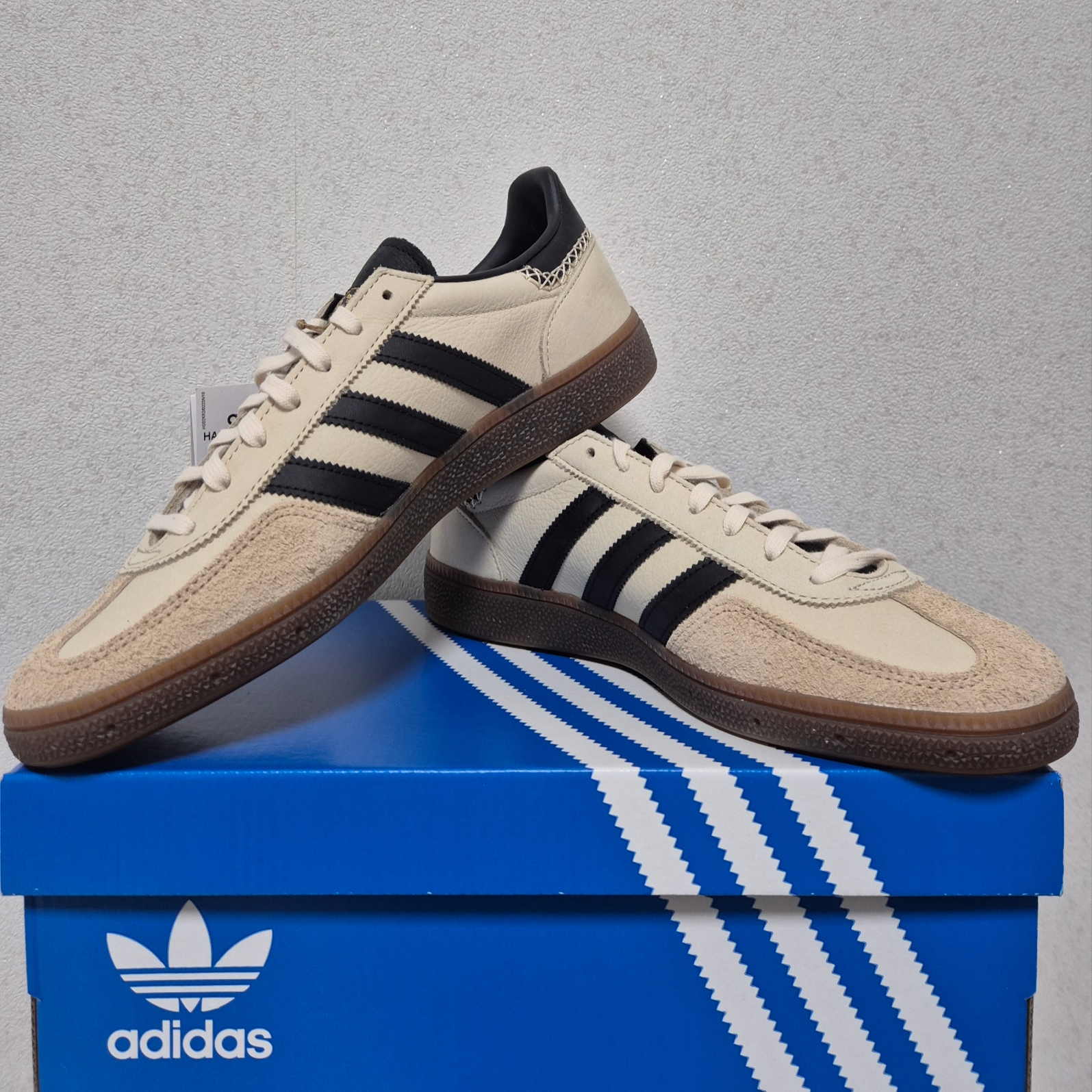 (W) Adidas Spezial Handball Wonder White Core Black 착용 스타일
