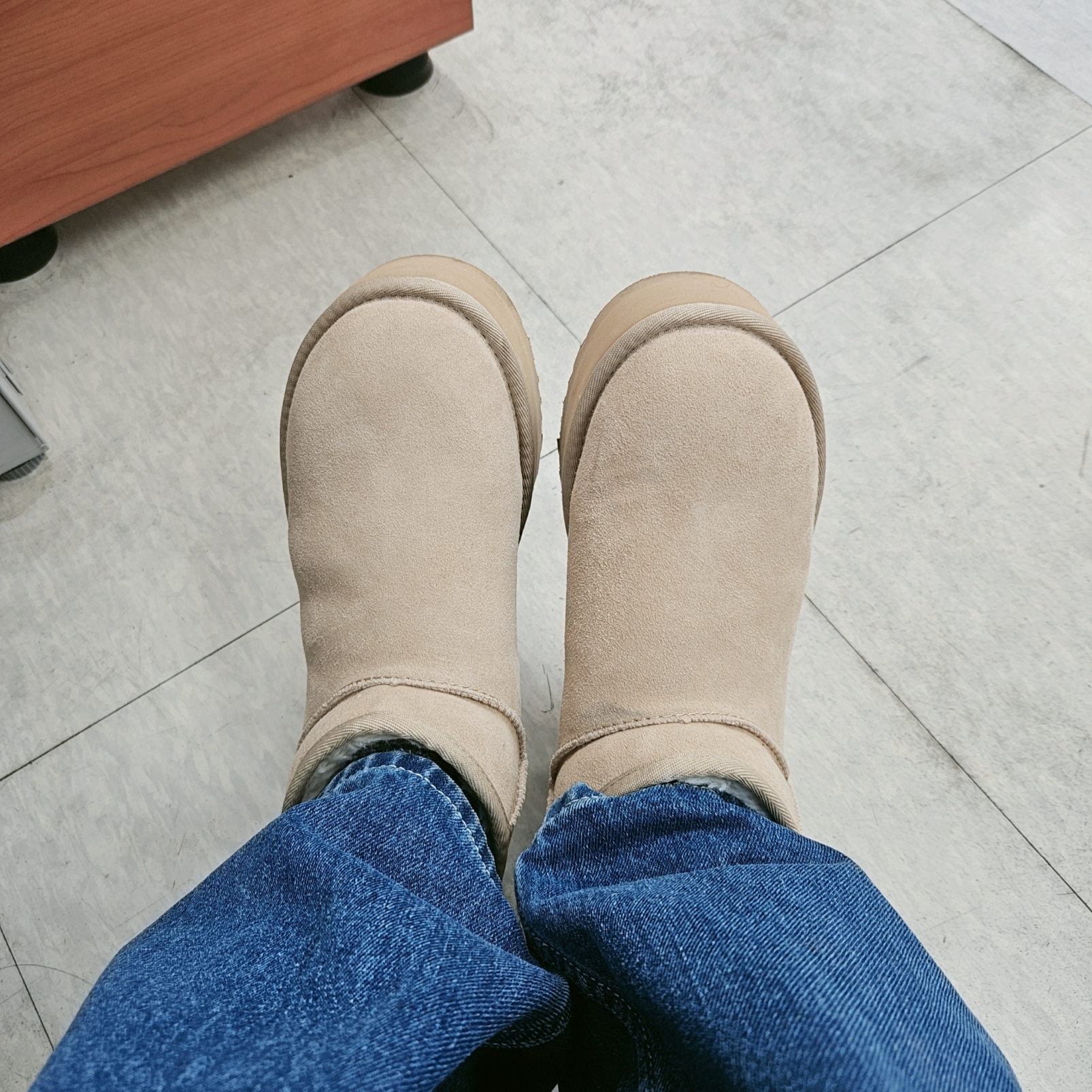 (W) UGG Classic Ultra Mini Platform Sand 착용 스타일