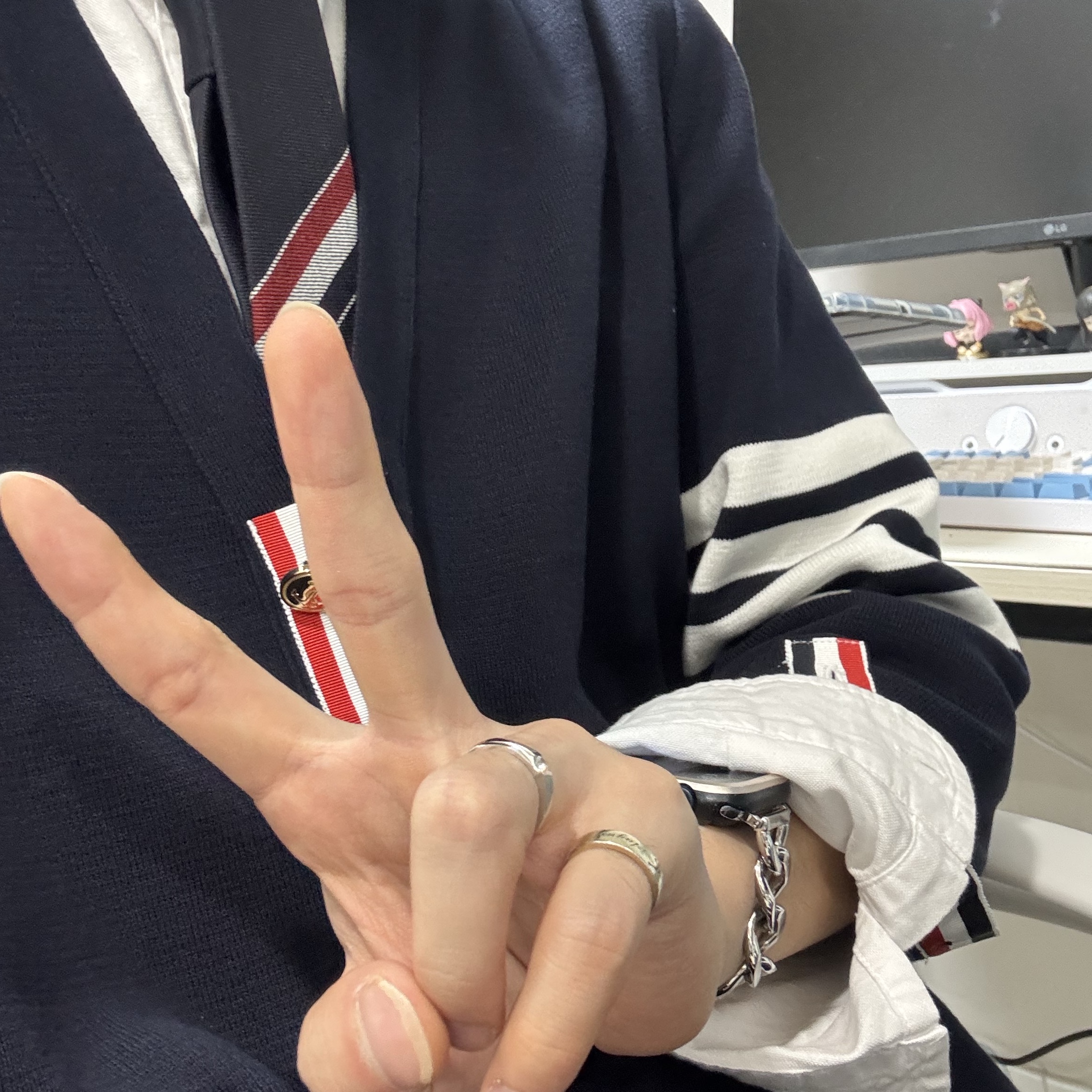 Thom Browne Engineered Stripe Necktie in Wool Navy, Thom Browne Milano Stitch 4-Bar Cardigan Navy 착용 스타일