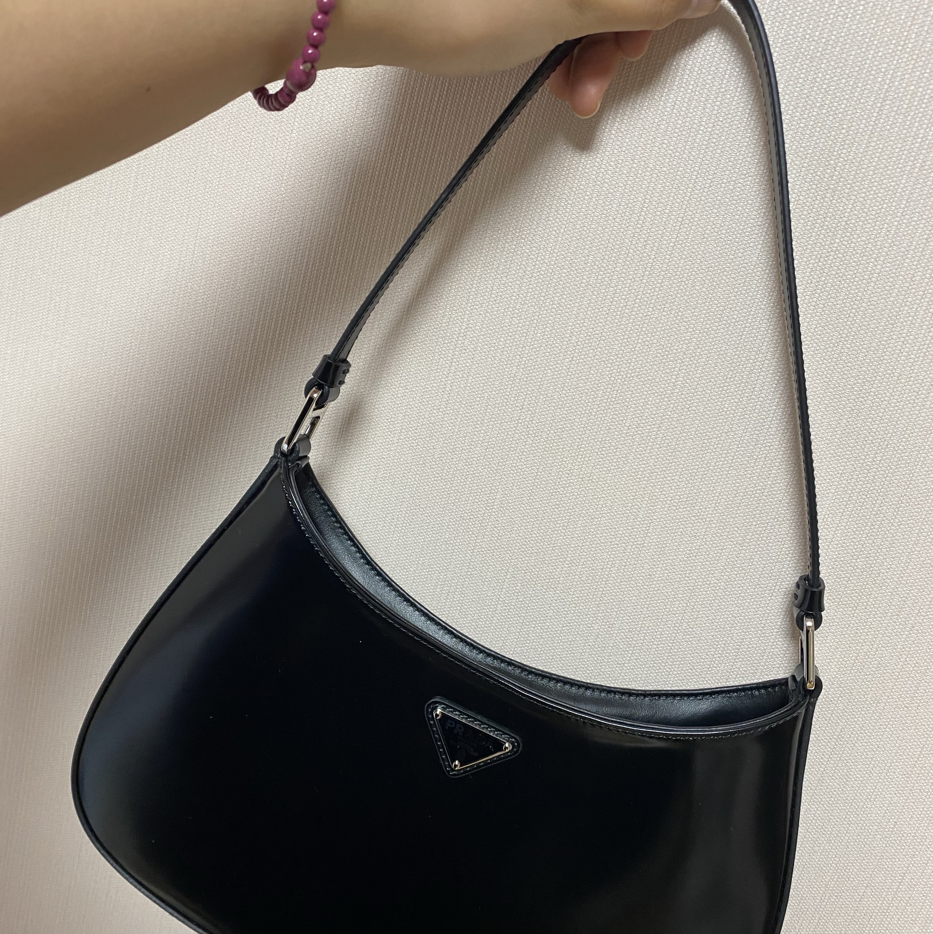 Prada Cleo Brushed Leather Shoulder Bag Black 착용 스타일