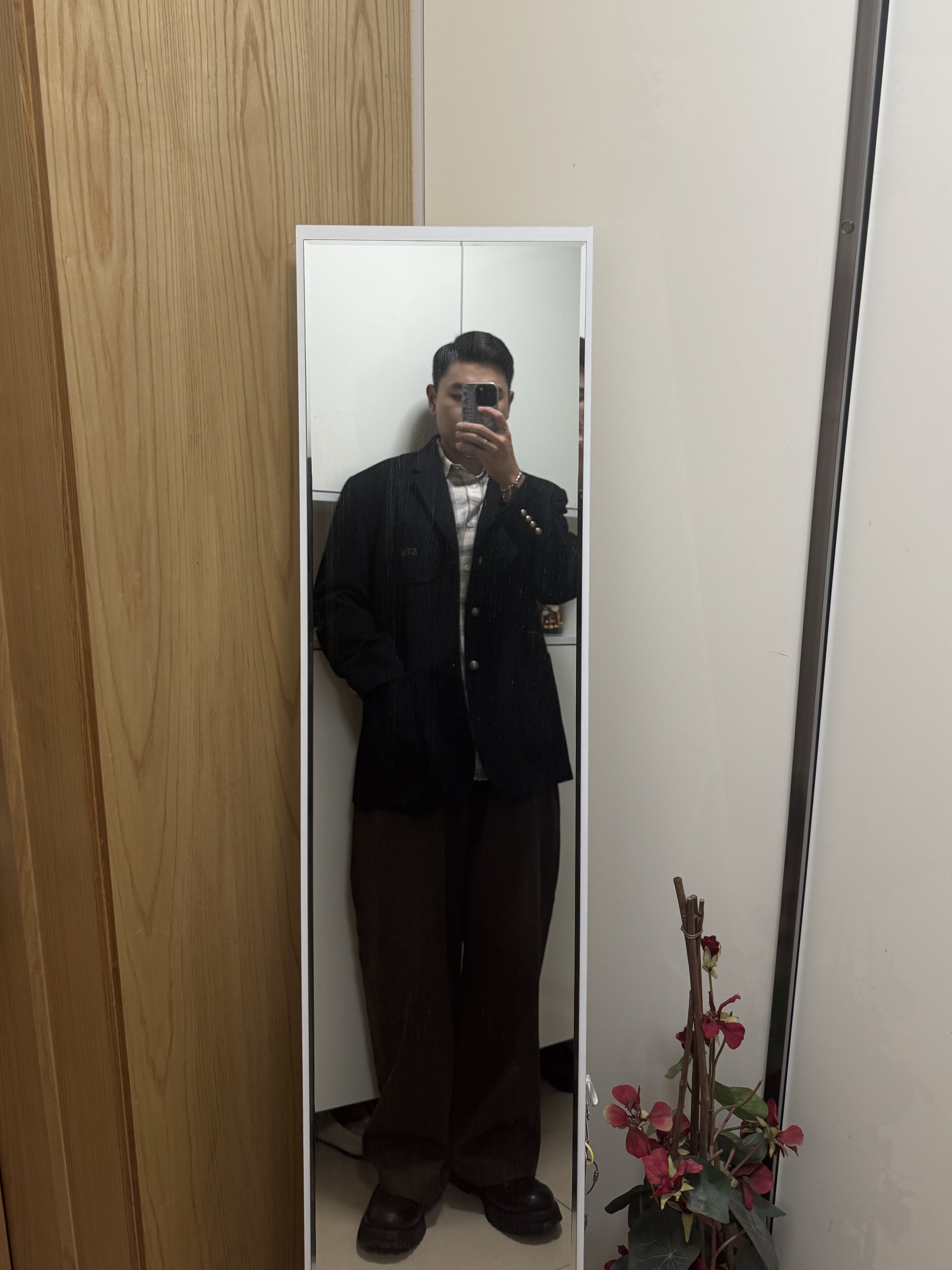 STU 3 Button Wool Cashmere Hand Stitch Blazer Black, STU Wide Cotton Pants Brown 착용 스타일