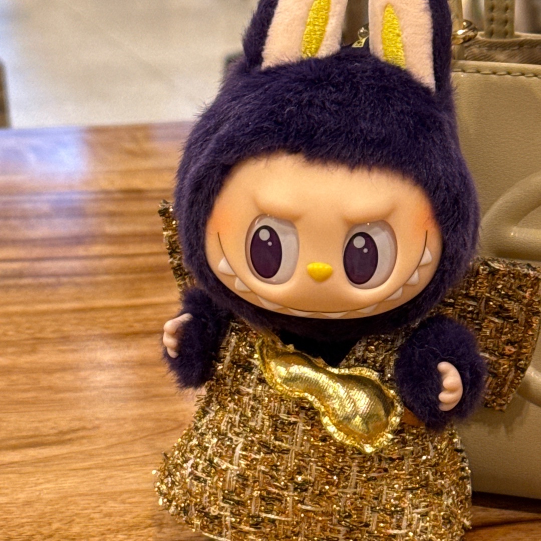 Pop Mart Labubu x Pronounce Lucky Fairy Toy Keyring 착용 스타일