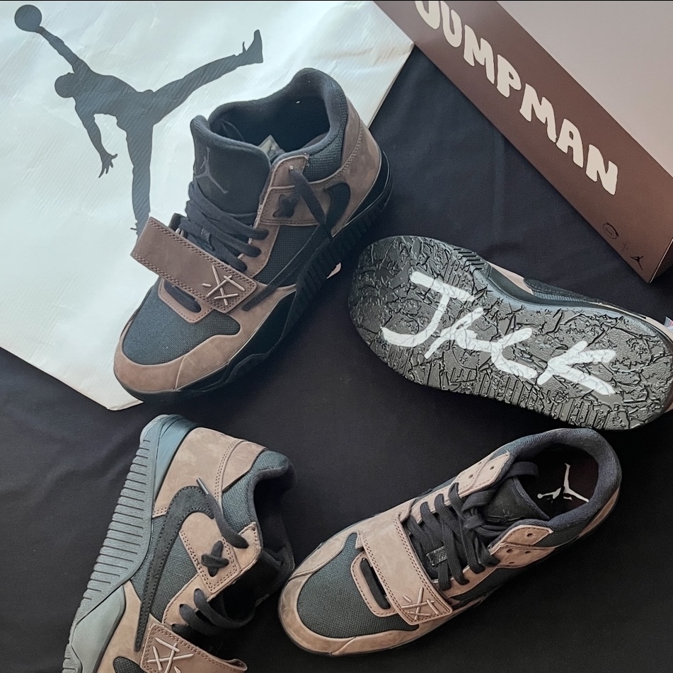 Jordan 1 x Travis Scott Retro Low OG SP Reverse Olive, Jordan x Travis Scott Jumpman Jack TR Black and Dark Mocha 착용 스타일 - 3