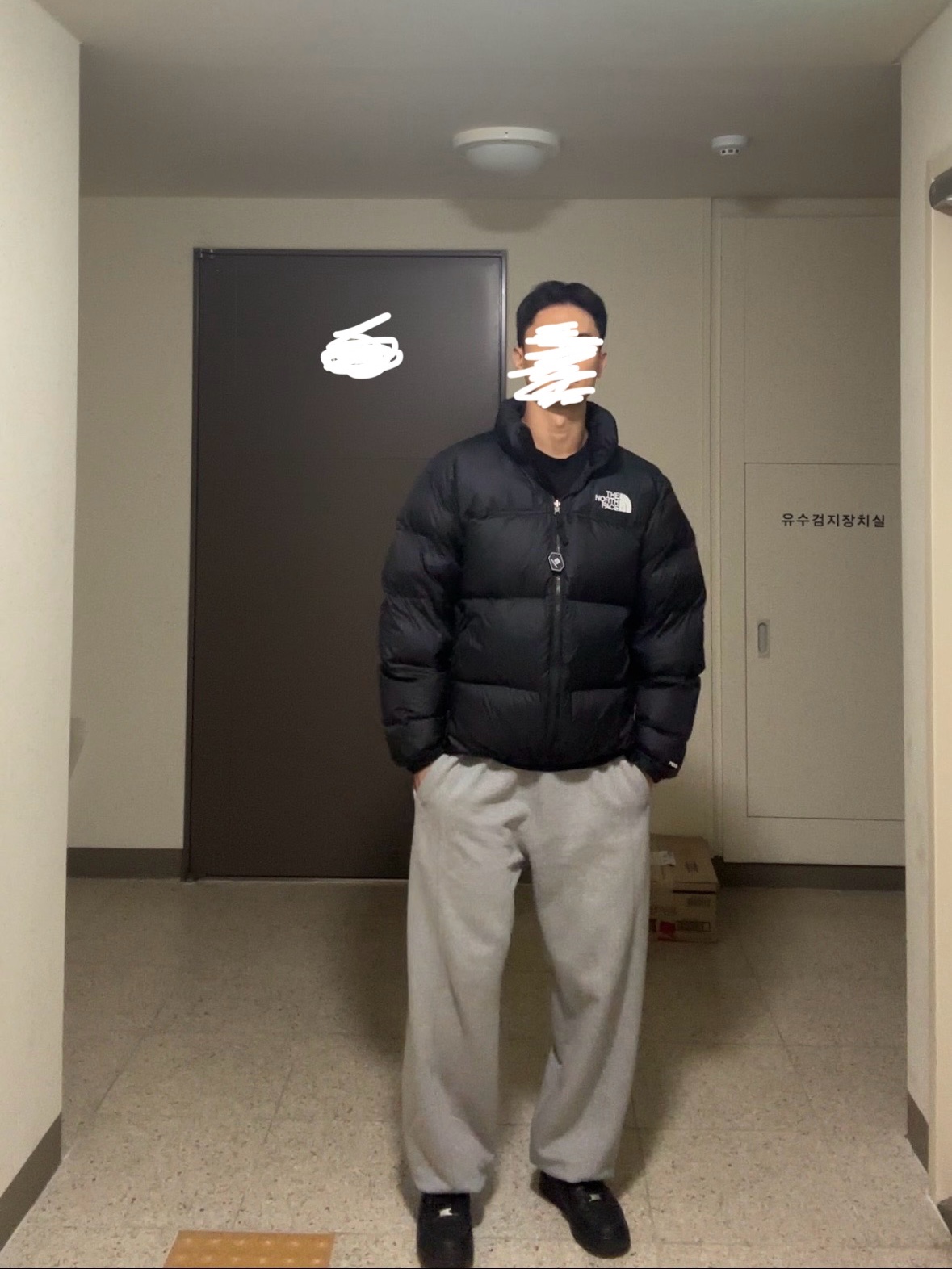 The North Face 1996 Retro Nuptse Down Jacket TNF Black 착용 스타일 - 2