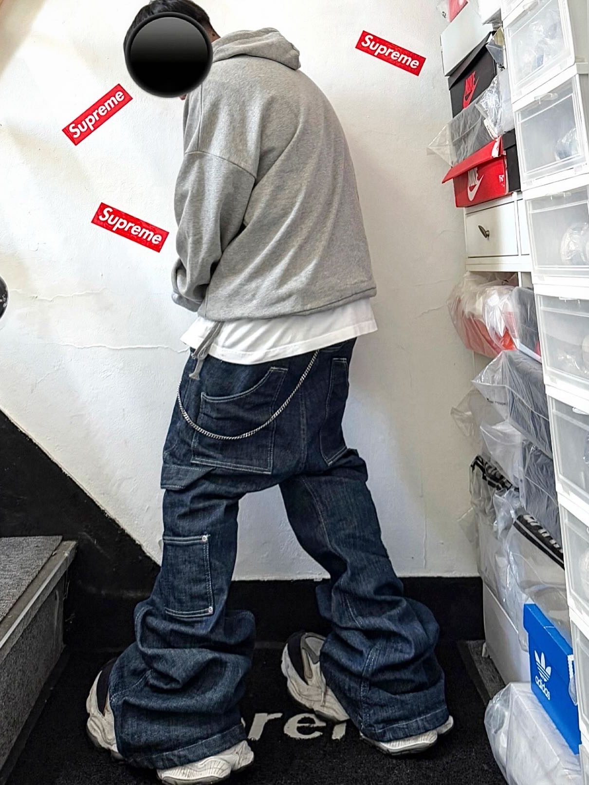 Supreme Backpack Black - 18FW, Balenciaga Cargo Sneakers White Grey 착용 스타일 - 3