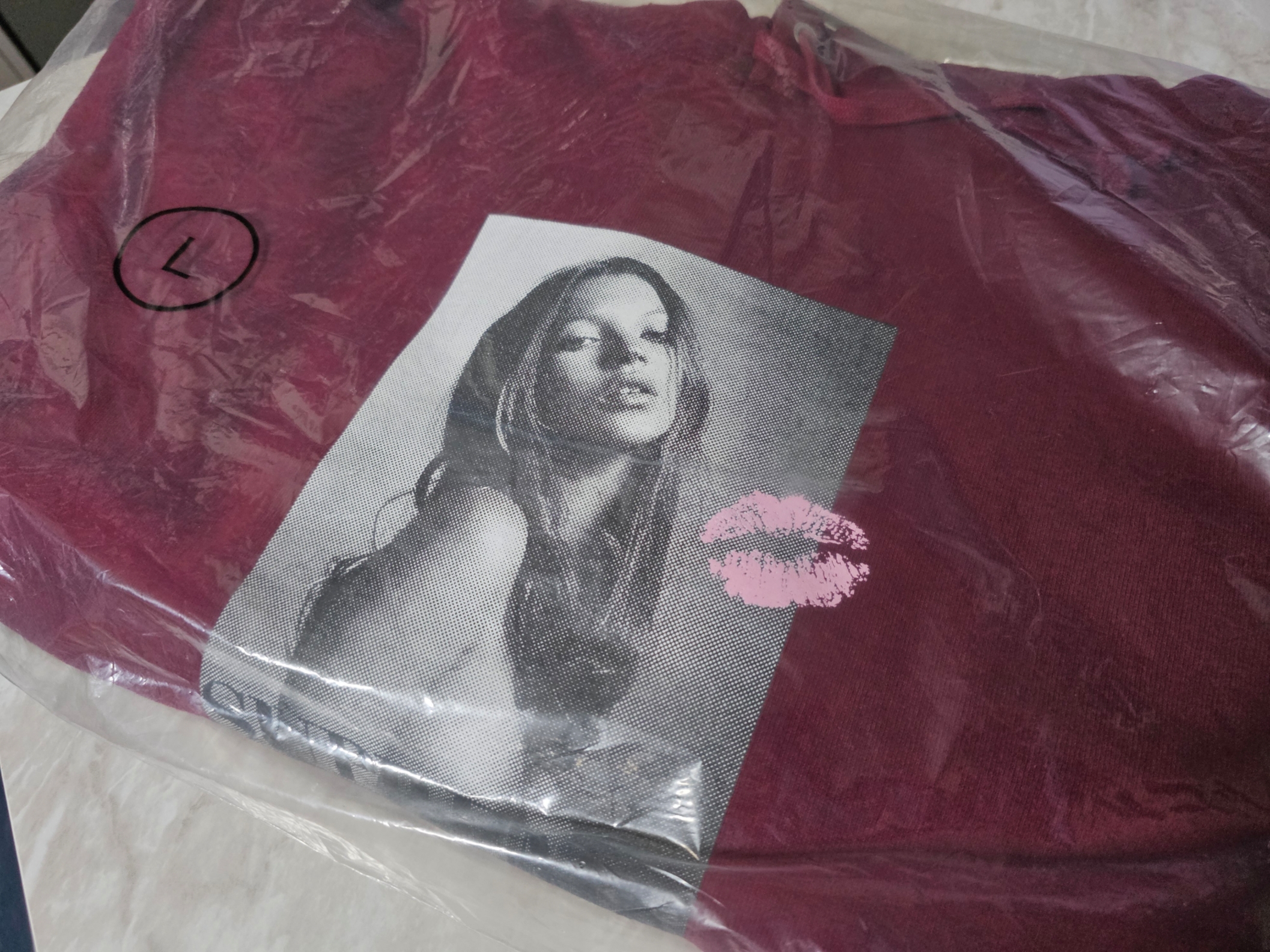 Supreme x Kate Moss Hooded Sweatshirt Cardinal - 24FW 착용 스타일