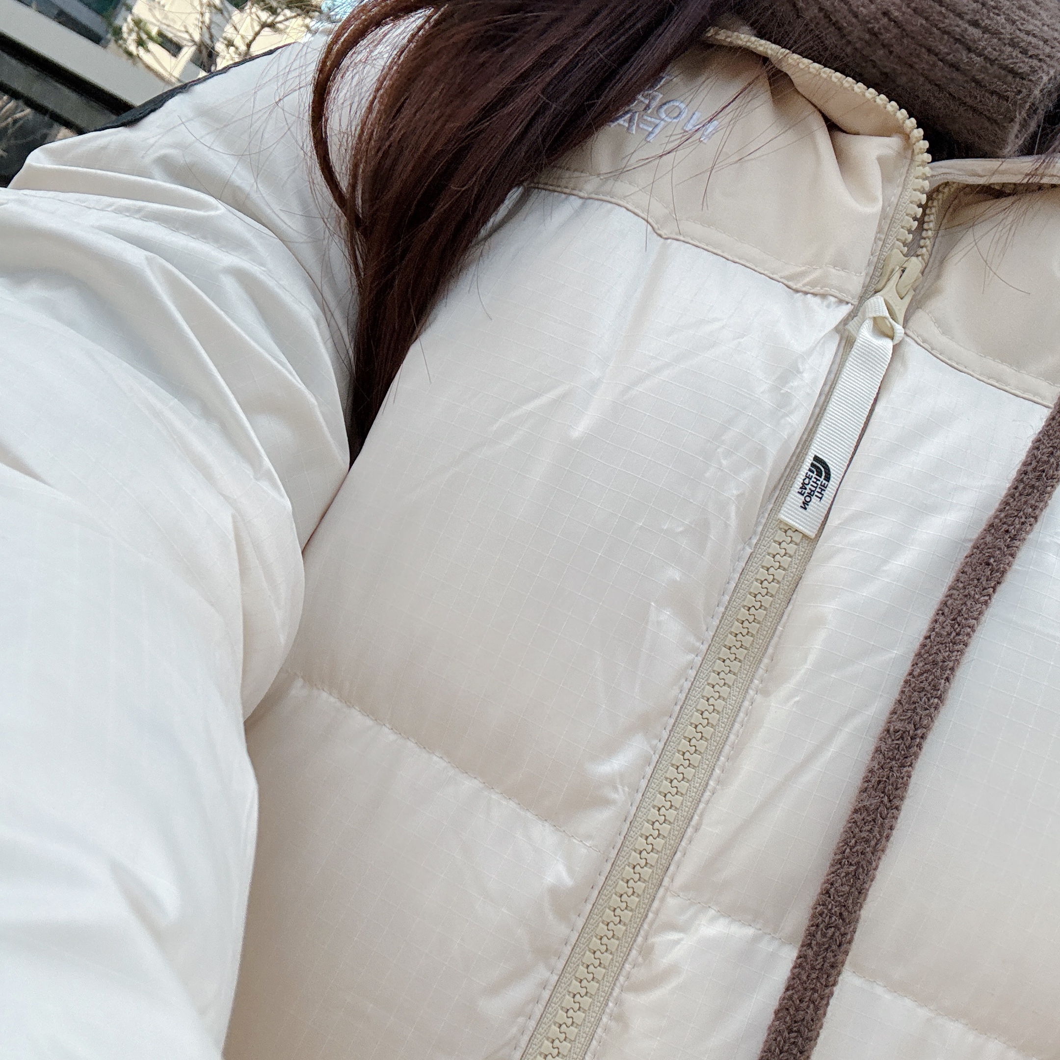 (W) The North Face White Label Novelty Nuptse Down Jacket Cream 착용 스타일