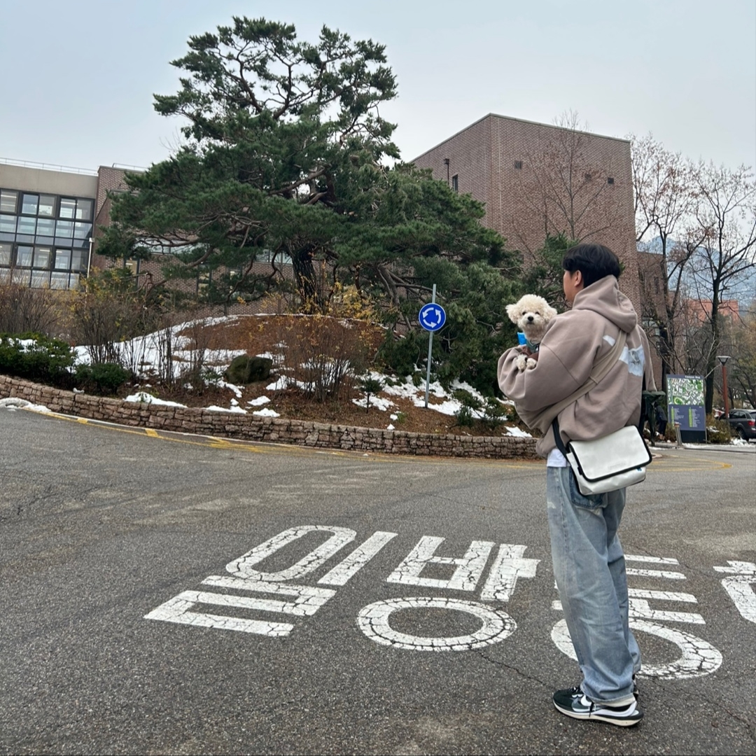 Yeezy Gap Engineered By Balenciaga Dove Hoodie Beige, Ader Error Small Trace Esty Messanger Bag White 착용 스타일