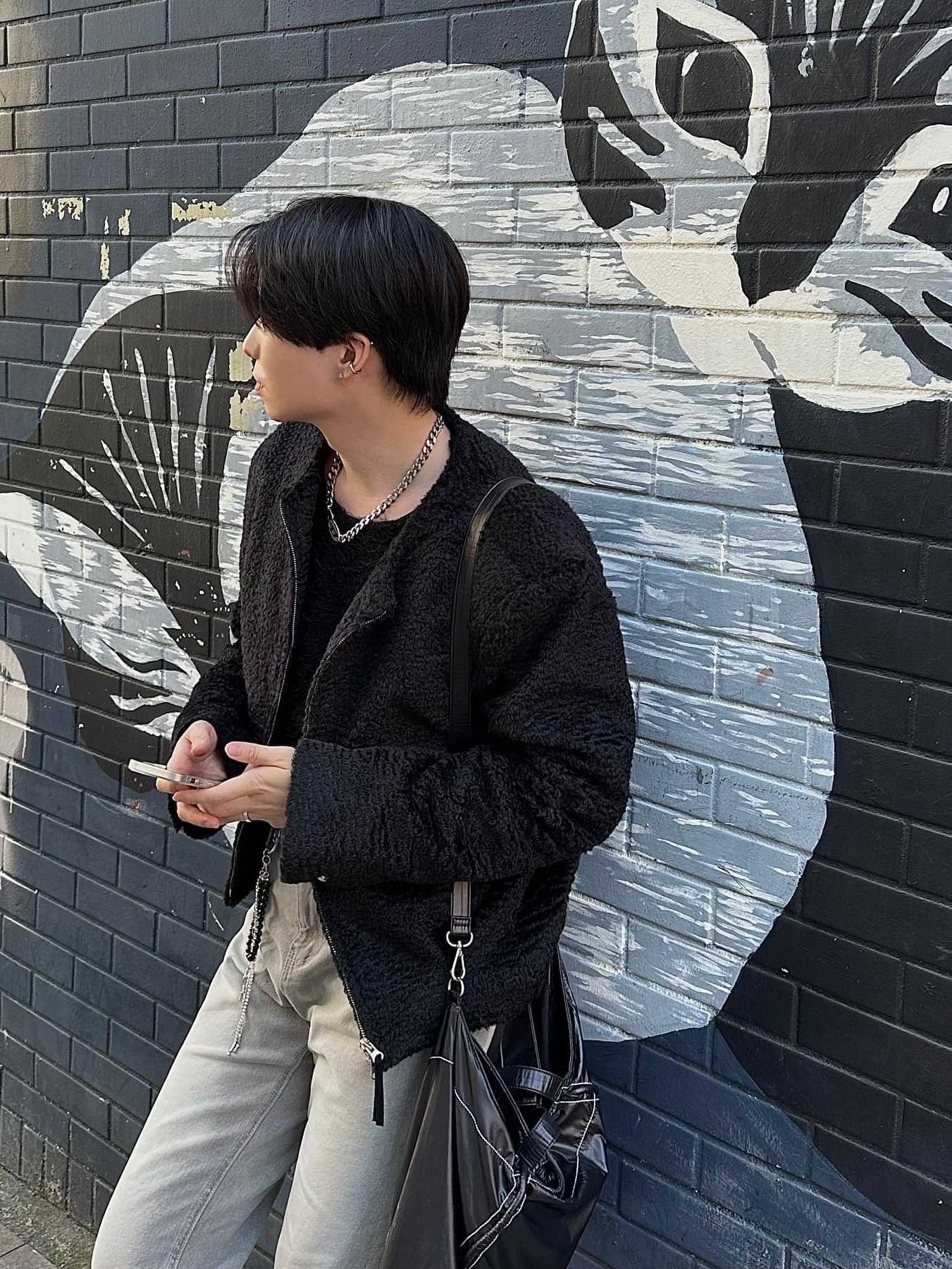 Matin Kim Big Coating Tote Bag Black, Nike Air Force 1 '07 Low Triple Black 착용 스타일 - 6