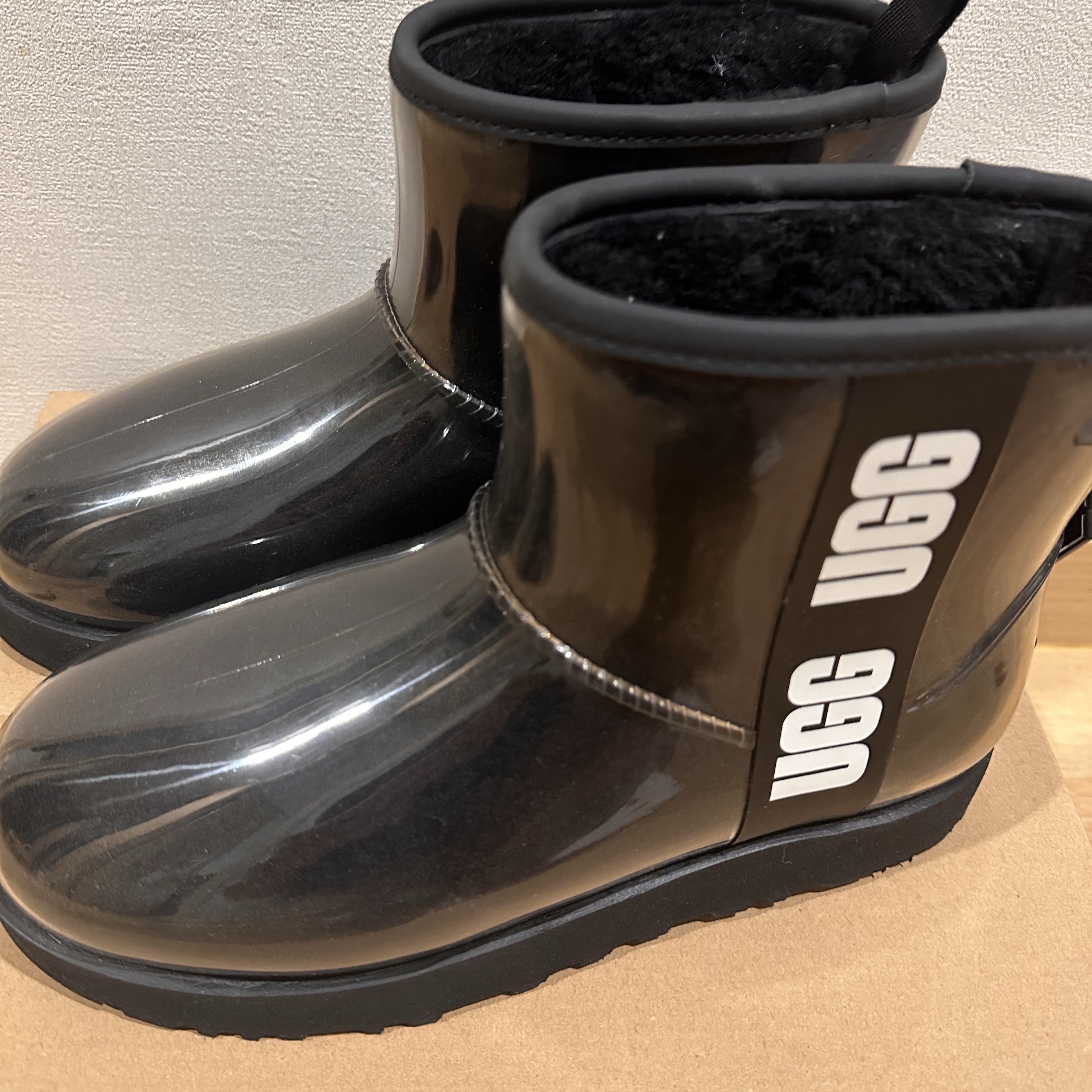 (W) UGG Classic Clear Mini Boots Black 착용 스타일