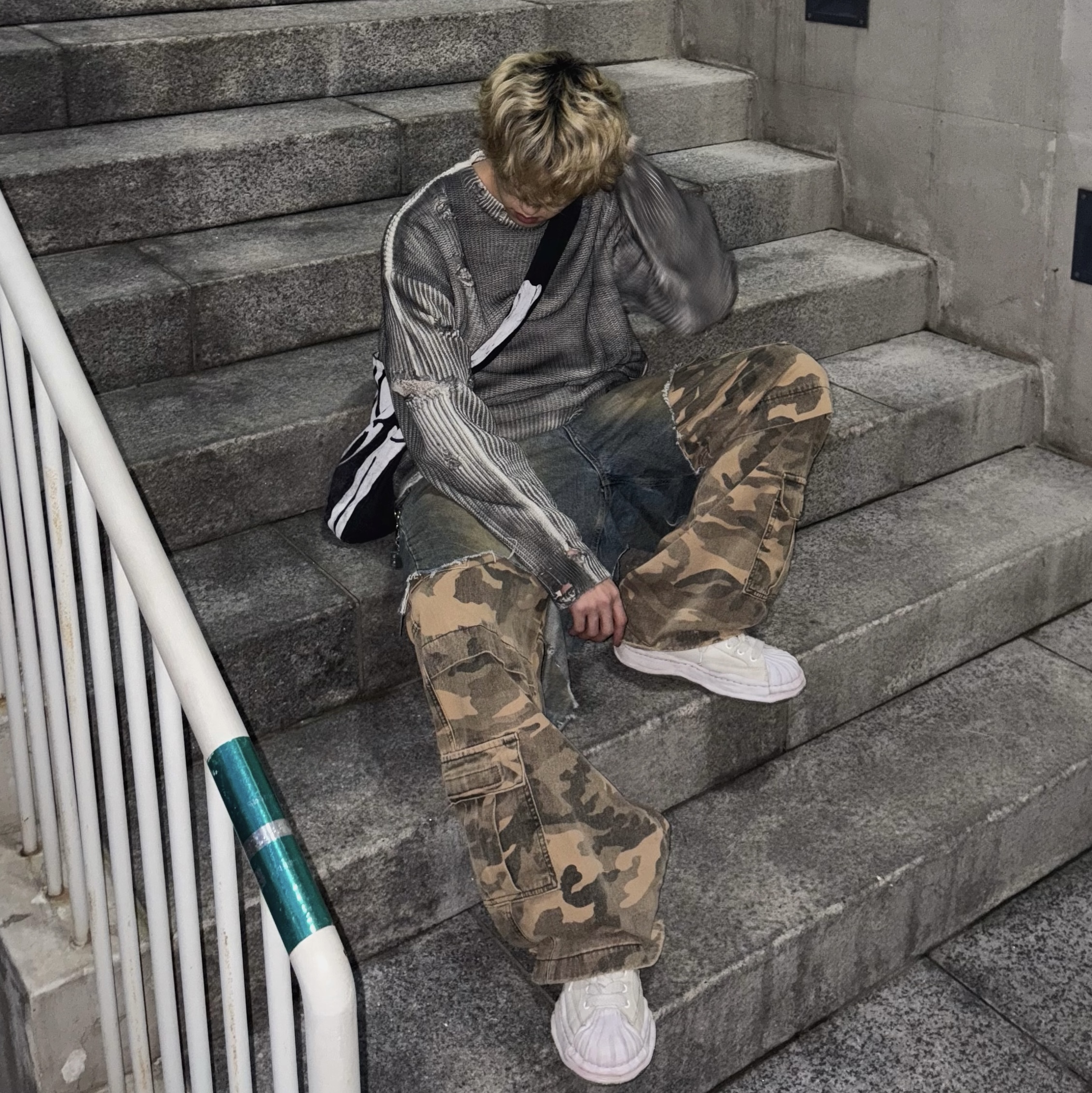 Kapital 14 oz. Denim Bone Print Book Bag Black, Project G/R Layered Cargo Denim Pants Blue Camo 착용 스타일 - 2