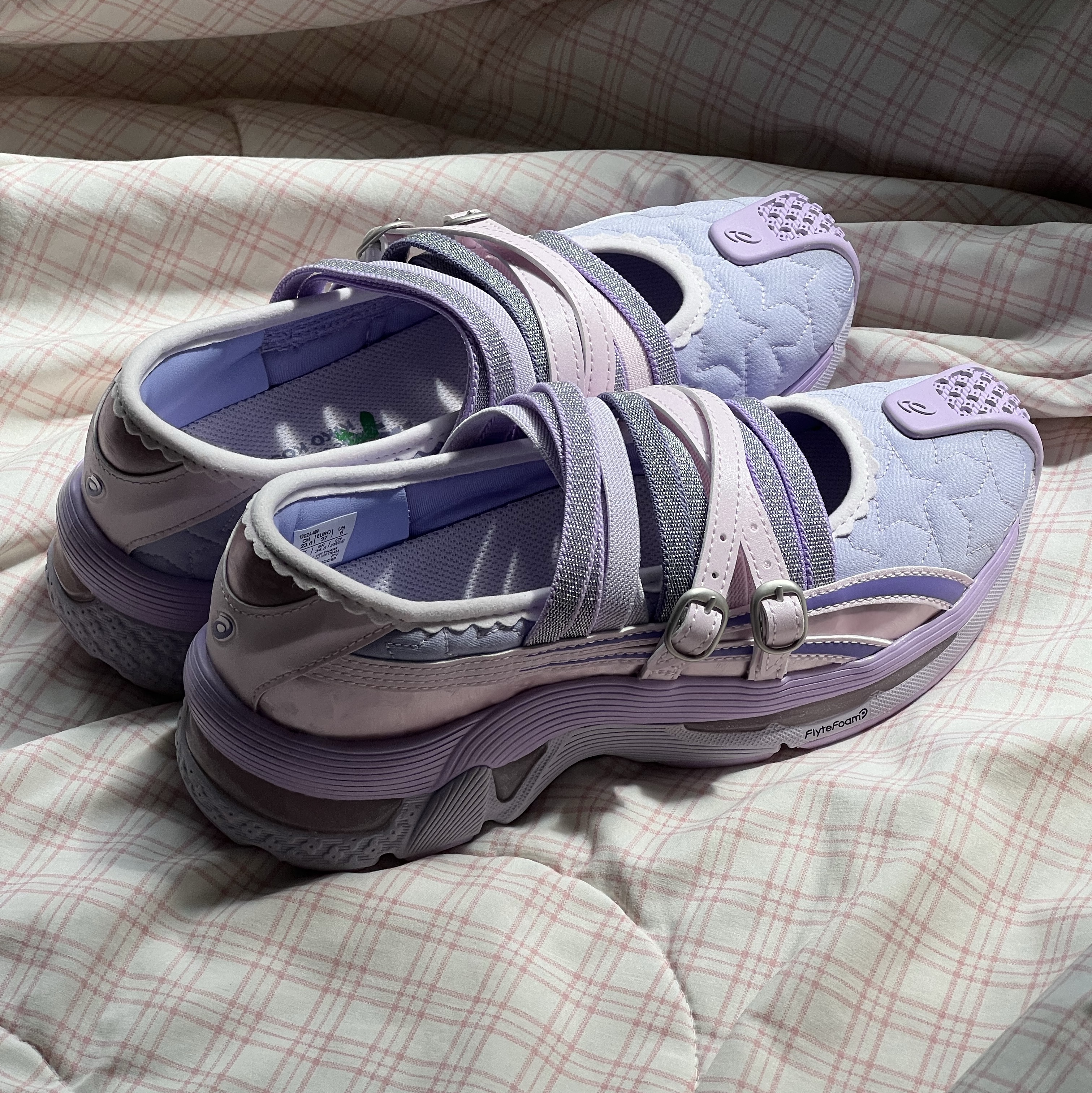 (W) Asics x Kiko Kostadinov x Heaven by Marc Jacobs Gel-Lokros Vapor Cosmos 착용 스타일 - 2