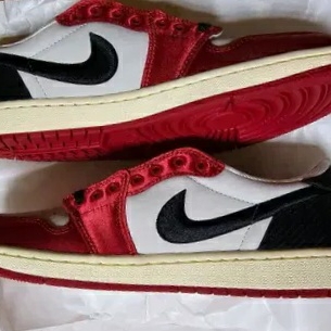 Jordan 1 x Trophy Room Retro Low OG SP Sail Varsity Red 착용 스타일