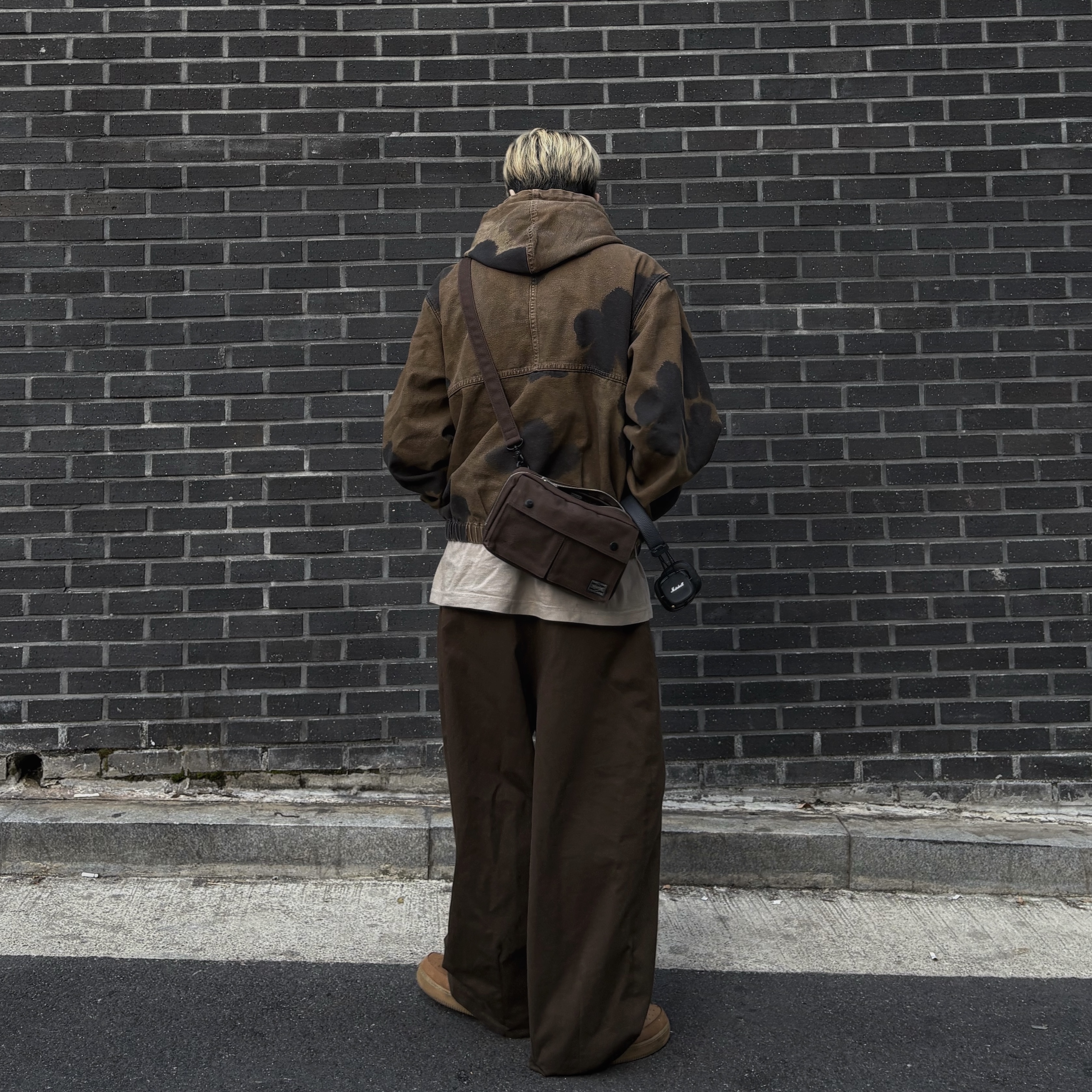 Stussy Floral Dye Work Jacket Brown, Marshall Major IV Black (Korean Ver.) 착용 스타일 - 2