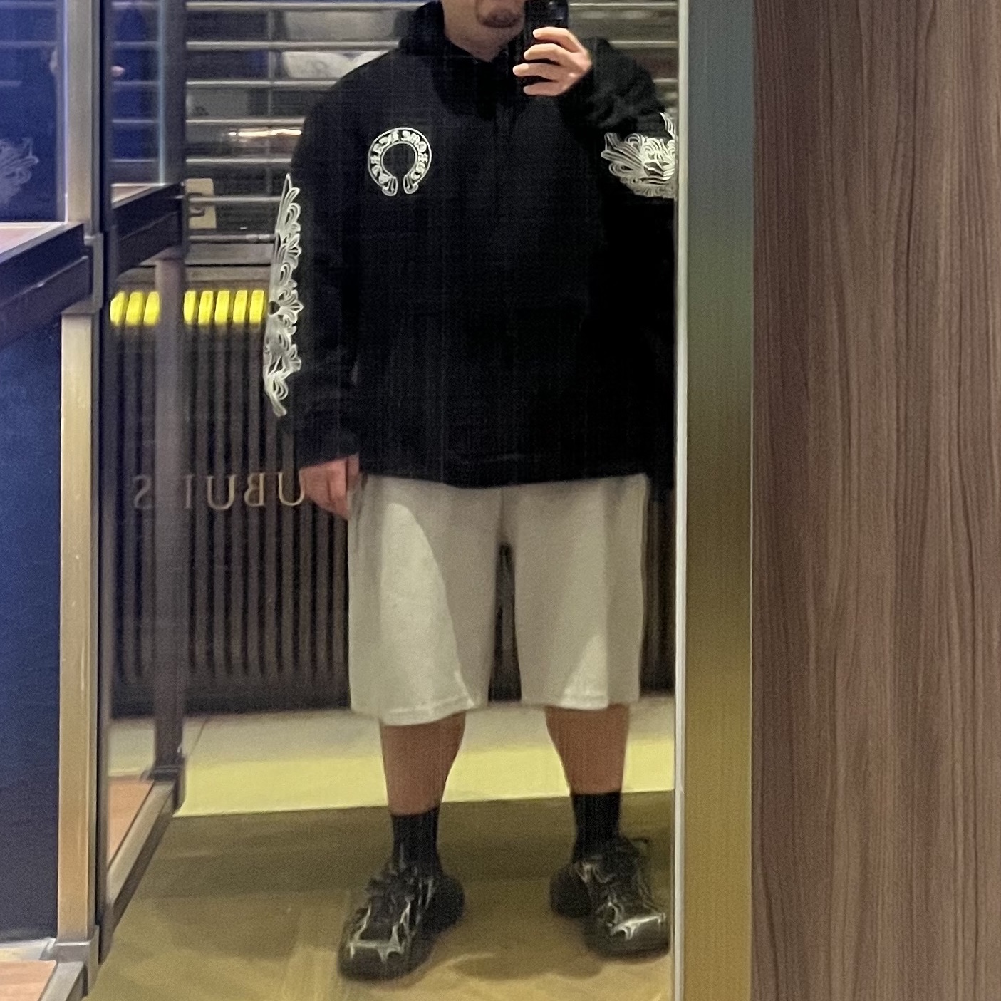 Chrome Hearts Horseshoe Floral Hoodie Black, Balenciaga 3XL Sneakers Black White 착용 스타일