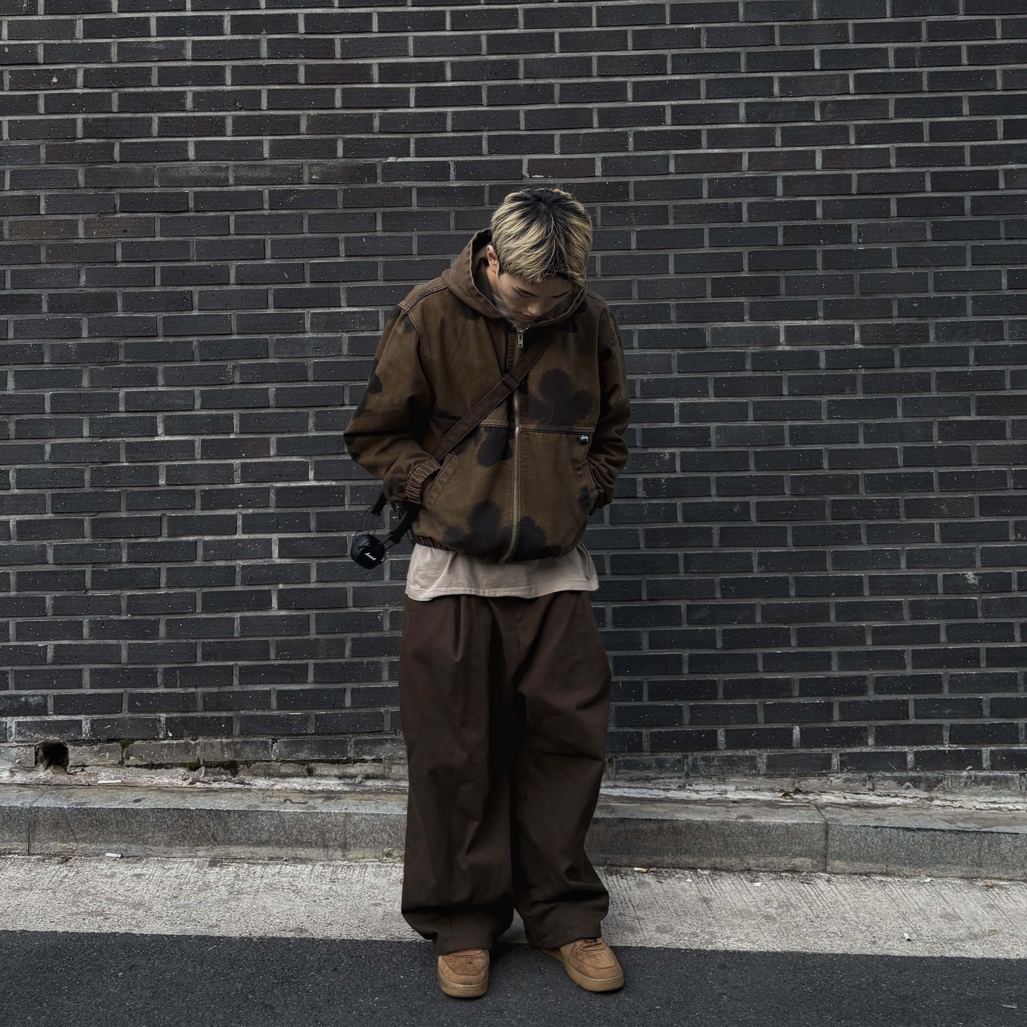 Stussy Floral Dye Work Jacket Brown, Marshall Major IV Black (Korean Ver.) 착용 스타일 - 4