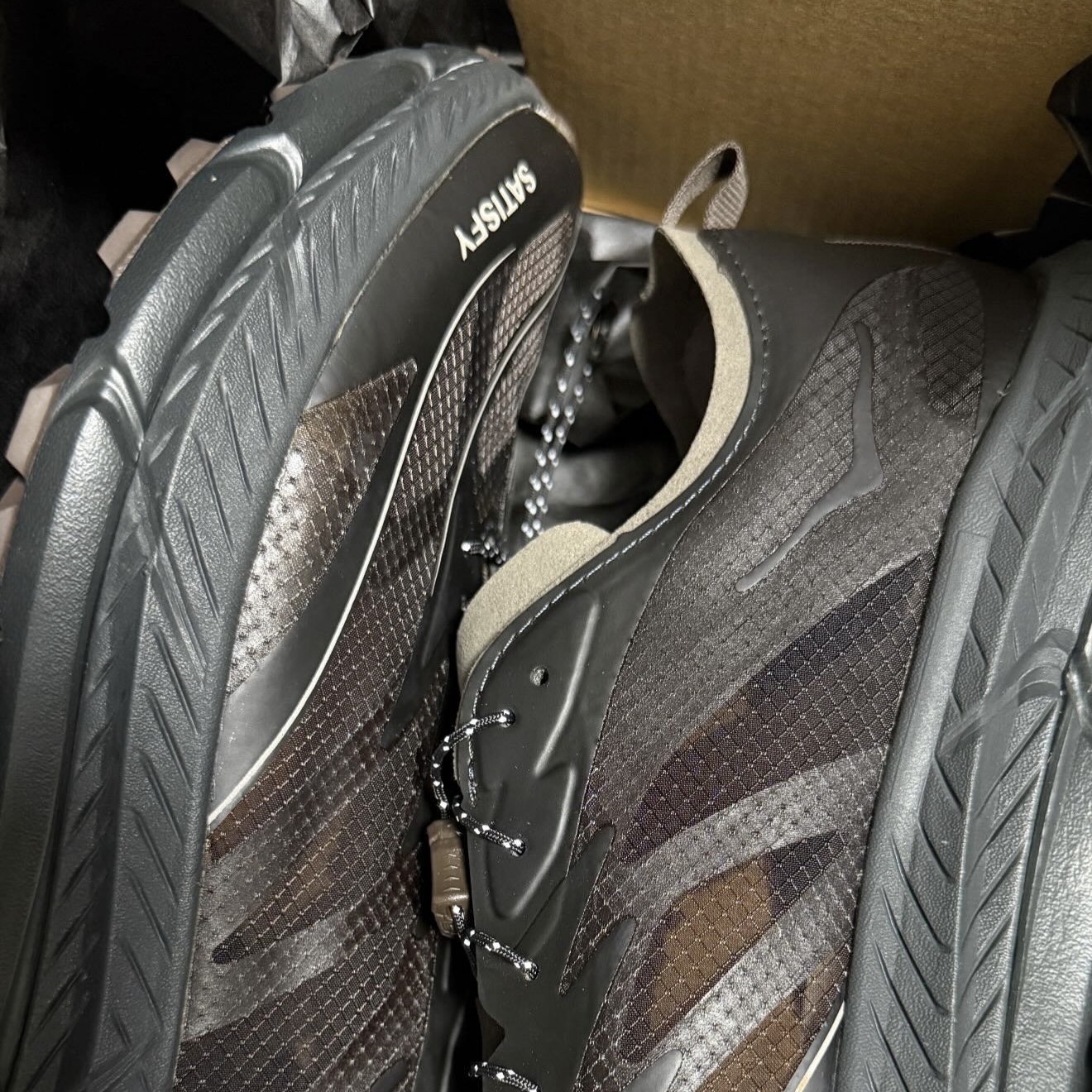 Hoka x Satisfy Mafate Speed 4 Lite Coffee 착용 스타일