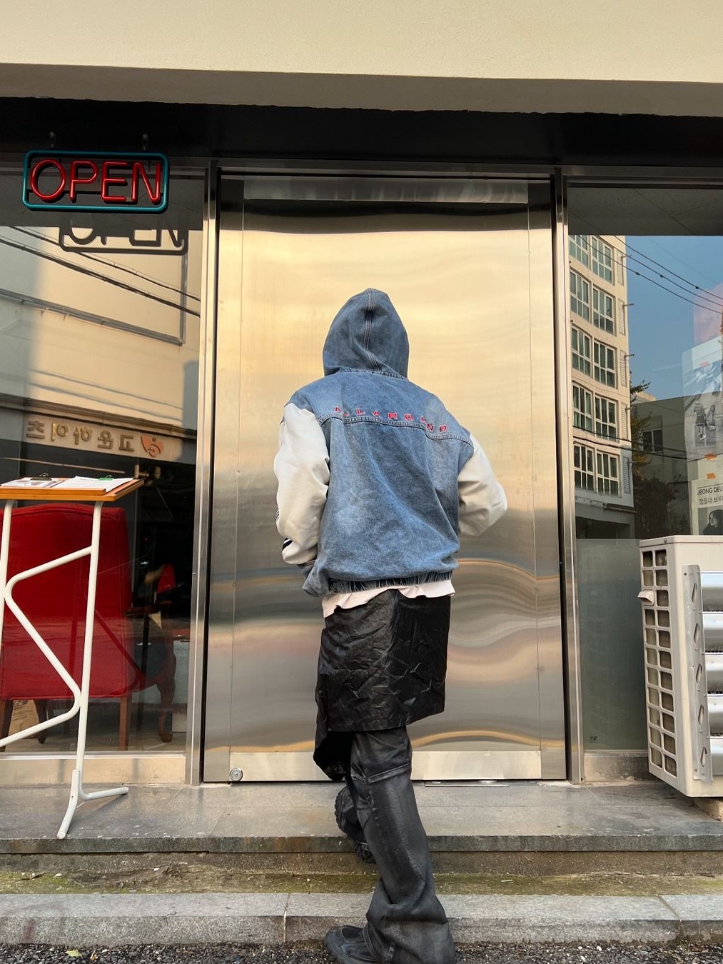 SPORT CHAMBER SC Track Denim Anorak Blue 착용 스타일 - 1