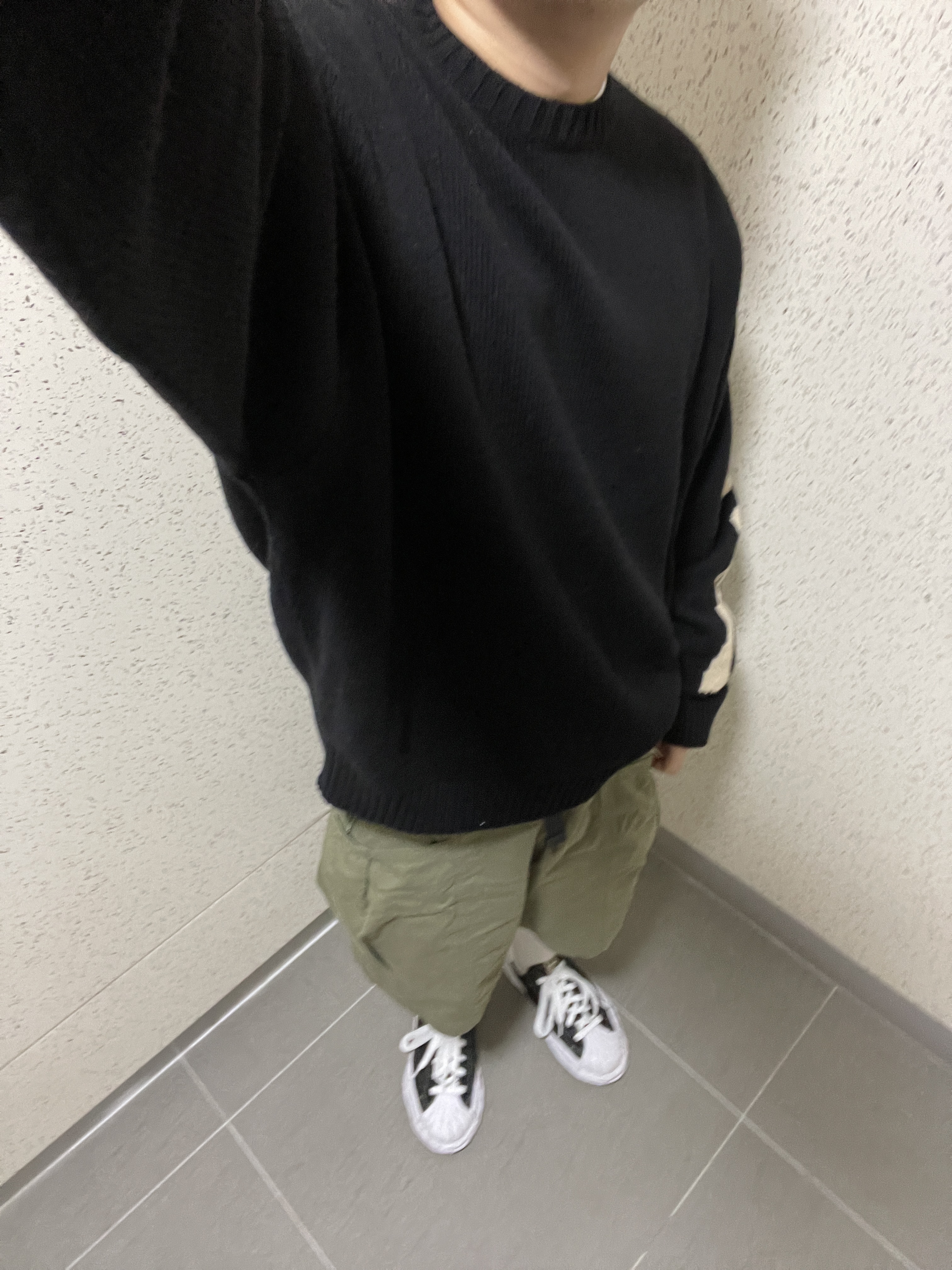 Maison Mihara Yasuhiro Blakey OG Sole Leather Low-top Sneakers Black 착용 스타일 - 1