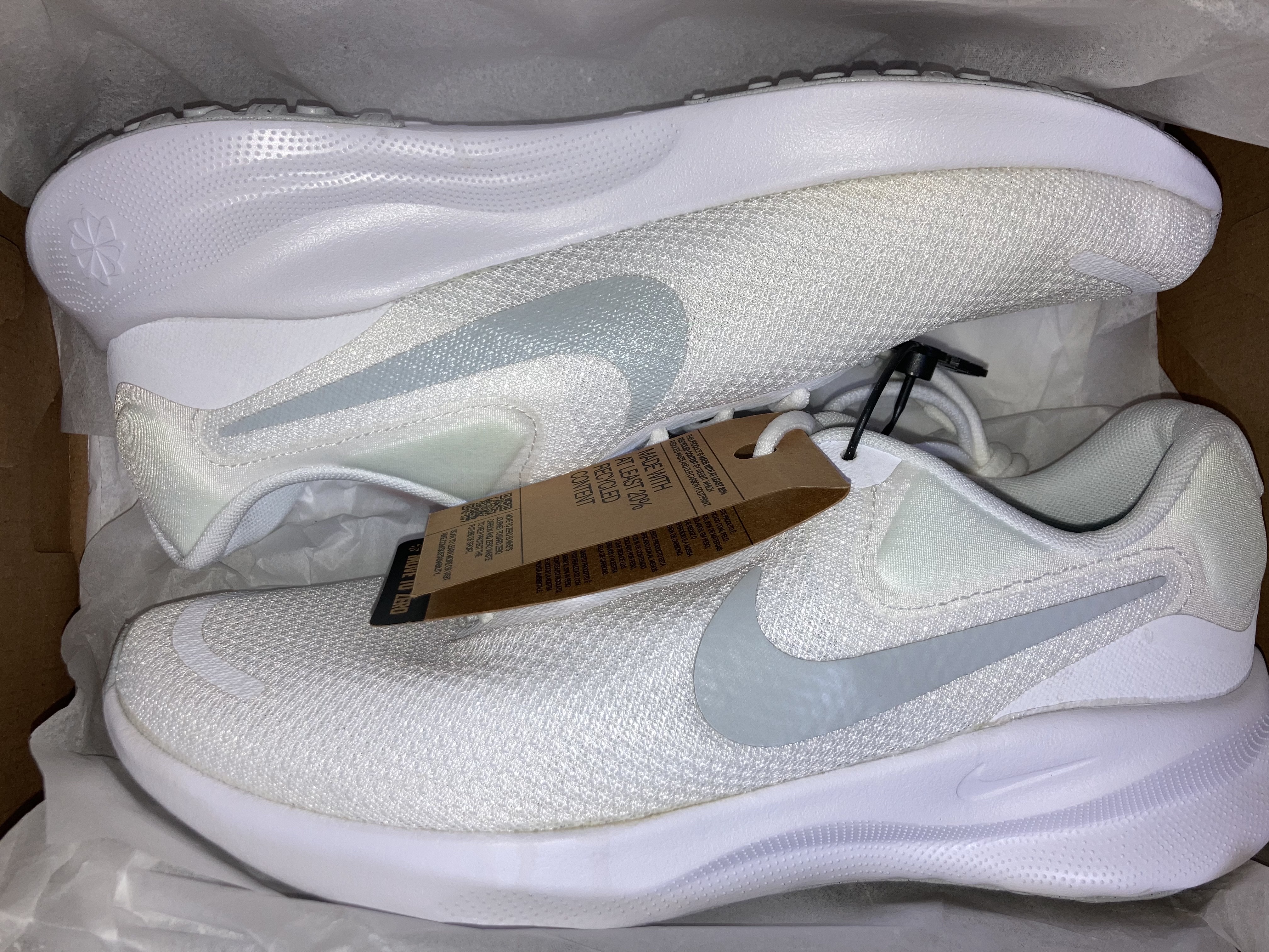 Nike Revolution 7 White 착용 스타일