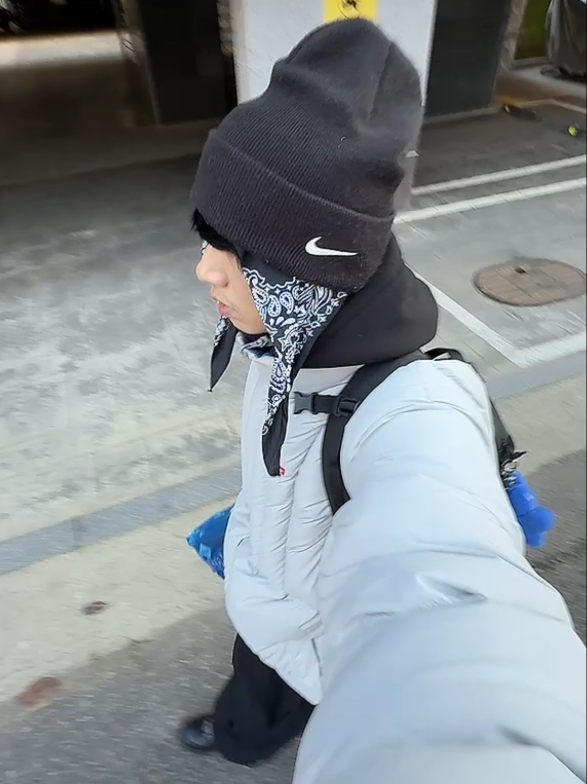 Supreme Flannel Reversible Puffer Jacket Grey - 22FW, Supreme Backpack Black - 23FW 착용 스타일 - 2