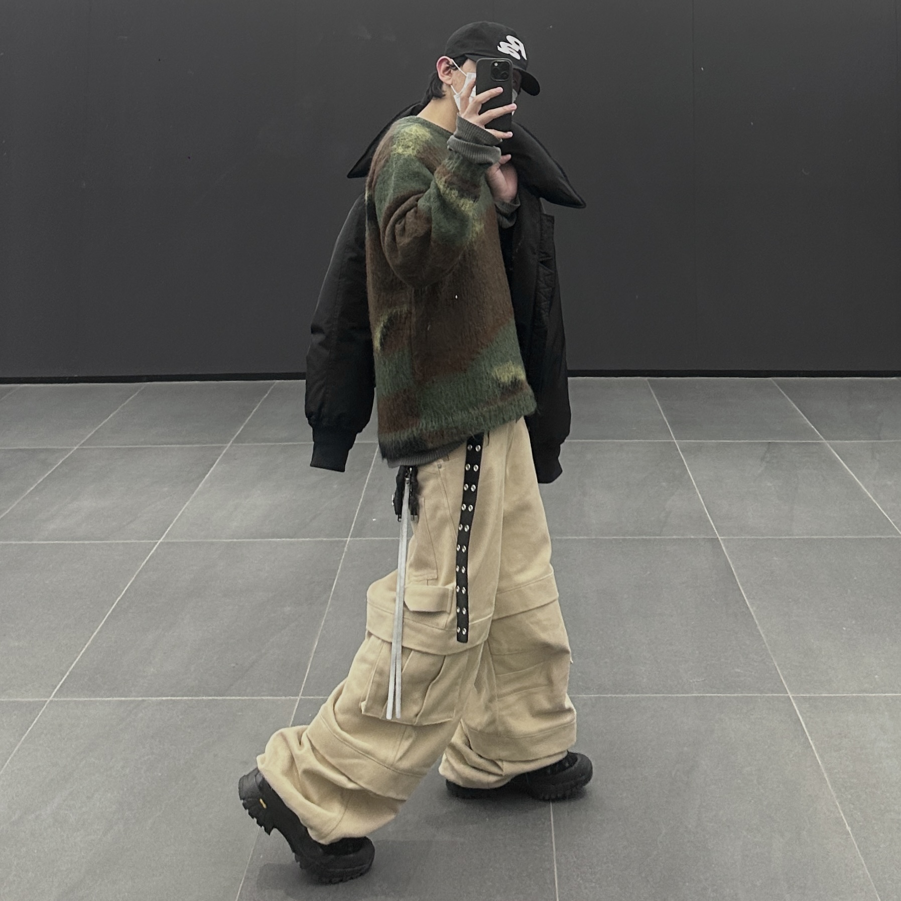 LOSTGARDEN x Kolon Sport Ton Black, Supreme x Comme des Garcons Junya Watanabe Man Brushed Camo Sweater Olive - 21FW 착용 스타일 - 1