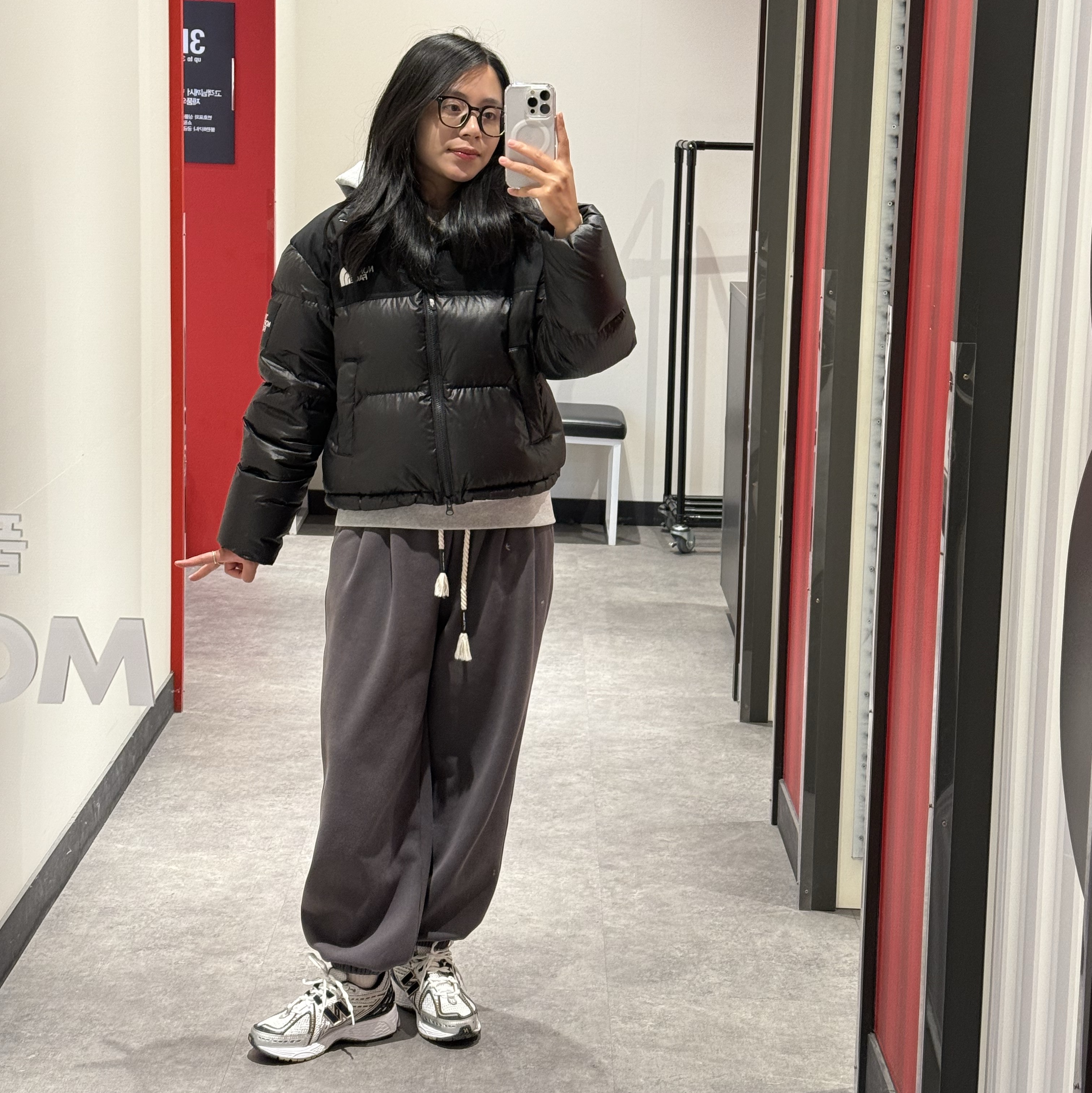 (W) The North Face White Label Novelty Nuptse Down Jacket Black, New Balance 1906A Silver Metallic Castlerock 착용 스타일