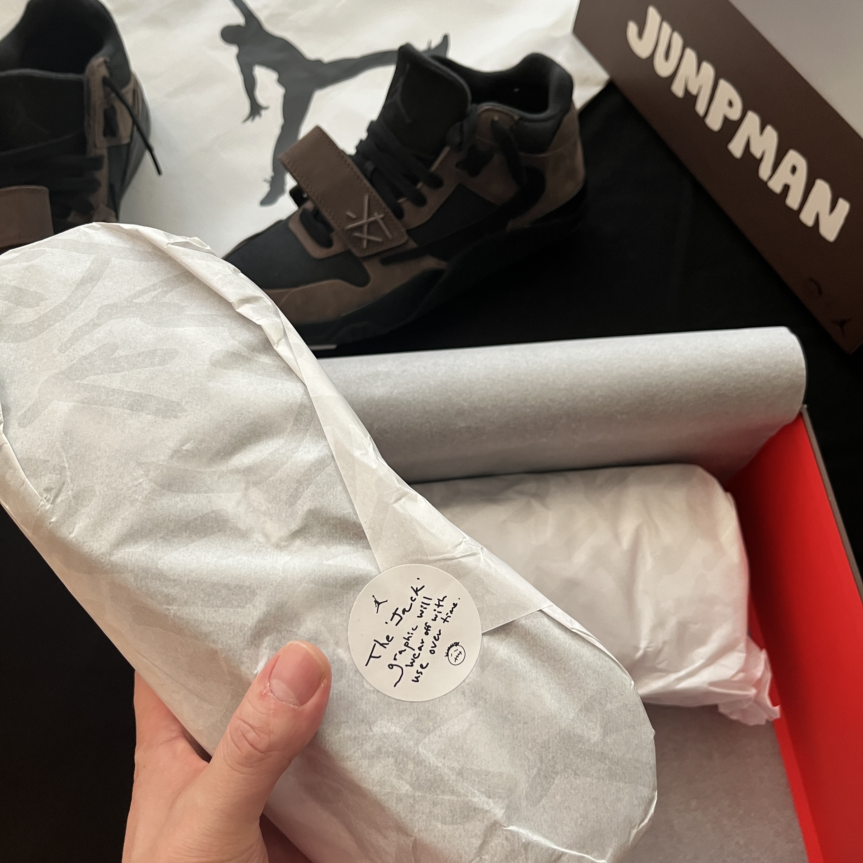 Jordan 1 x Travis Scott Retro Low OG SP Reverse Olive, Jordan x Travis Scott Jumpman Jack TR Black and Dark Mocha 착용 스타일 - 2