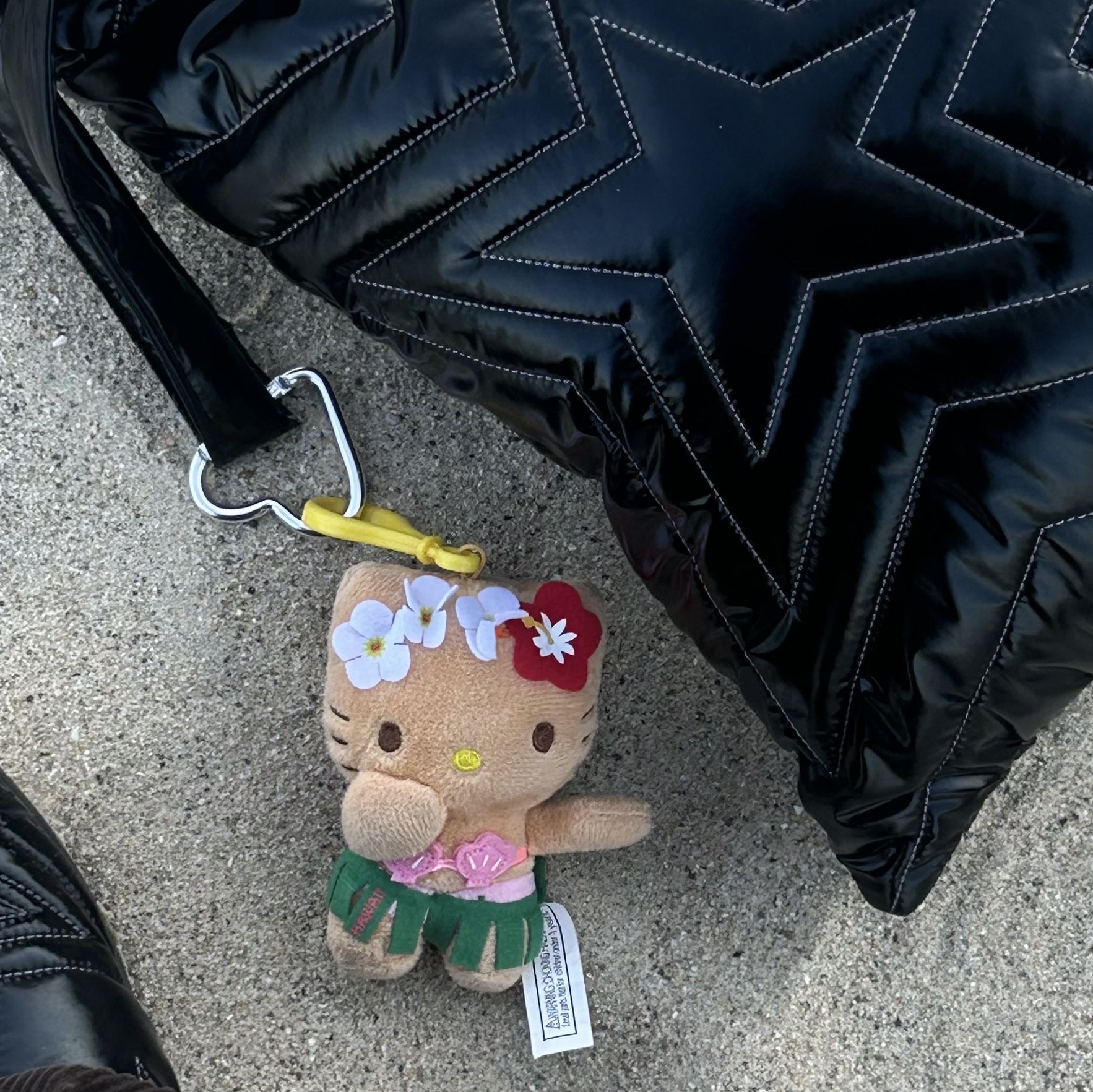 Subu x Coyseio Multi Star Padding Shoes Black, Sanrio Hello Kitty Hula Kiss 4" Hawaii Series Plush 착용 스타일 - 2