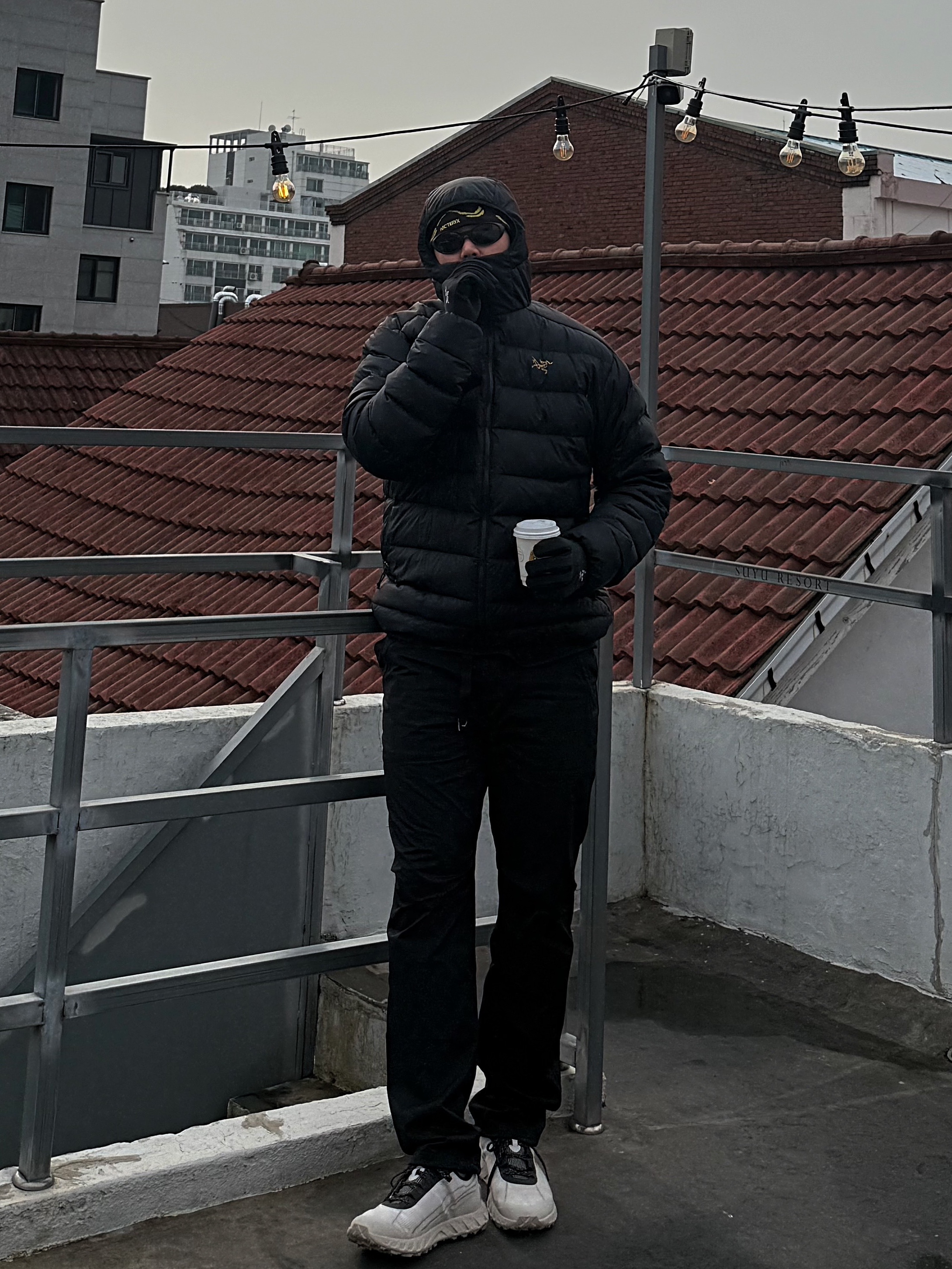 Arc'teryx Thorium AR Hoody 24K Black, Arc'teryx Bird Head Toque Phantasm Euphoria 착용 스타일 - 3