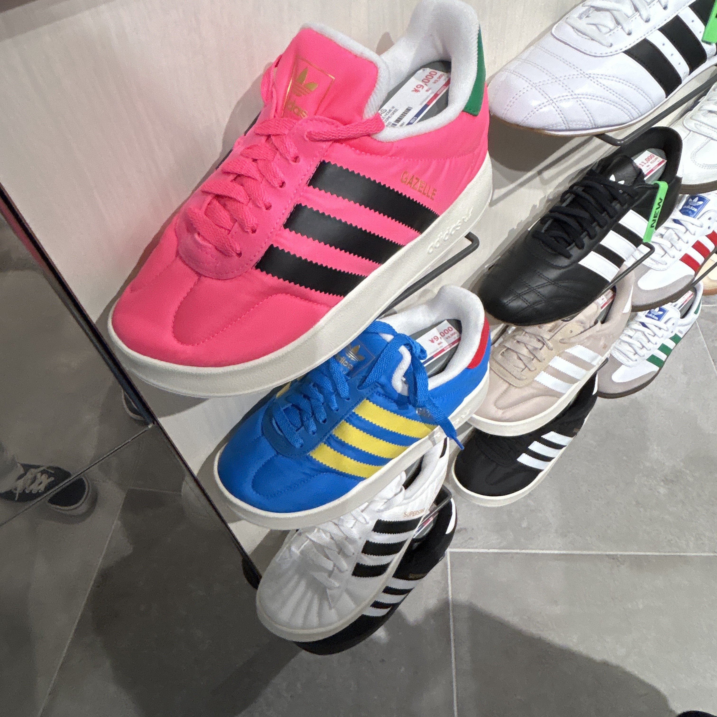 Adidas Gazelle Core Black White 착용 스타일 - 4