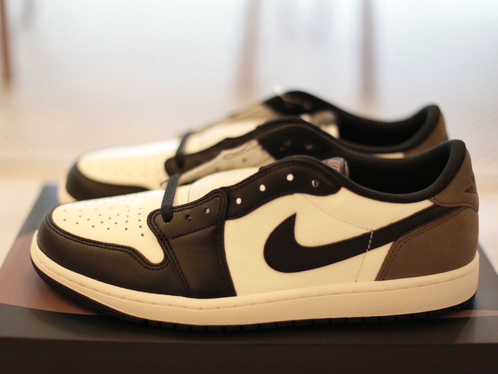 Jordan 1 Retro Low OG Mocha 착용 스타일 - 1