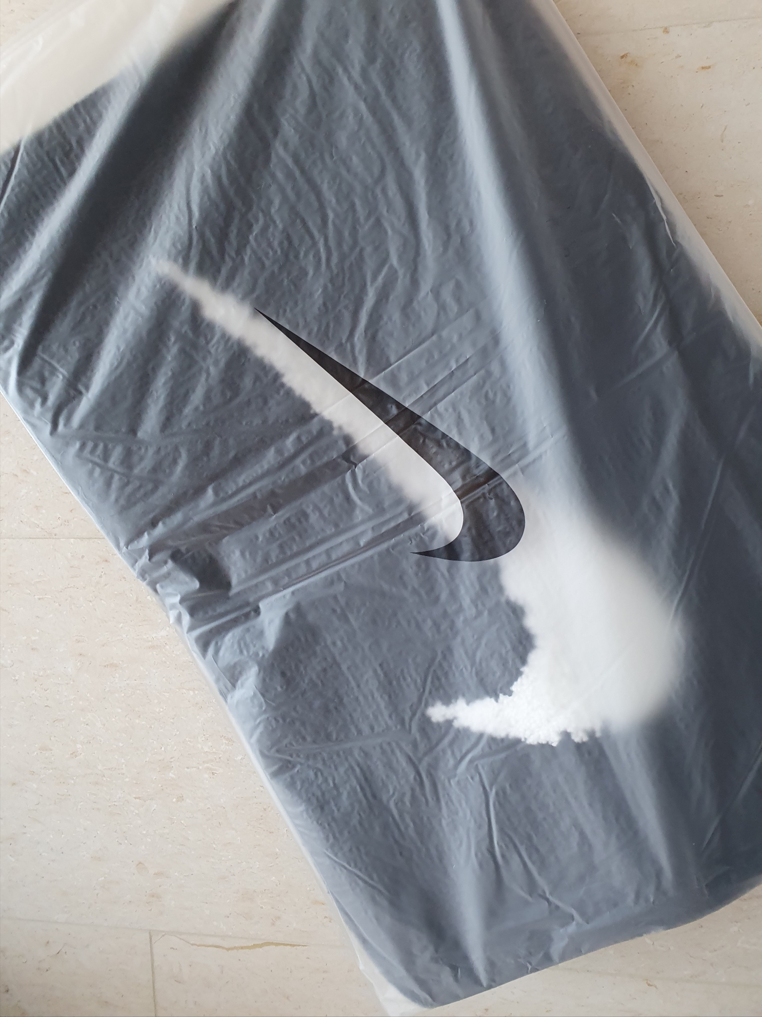 Nike Swoosh Rug Black White 착용 스타일 - 1