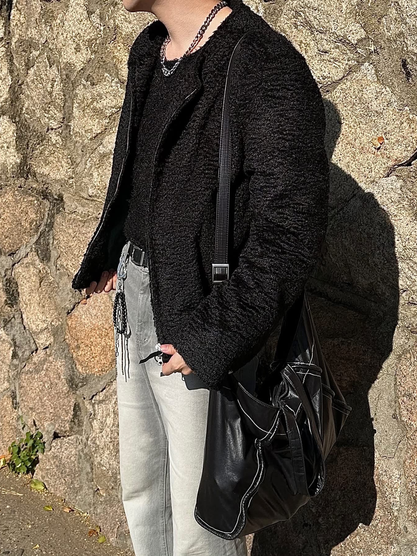 Matin Kim Big Coating Tote Bag Black, Nike Air Force 1 '07 Low Triple Black 착용 스타일 - 4
