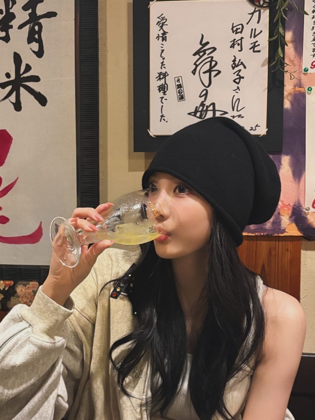 Thug Club TC Emblem Basic Beanie White, Supreme Overdyed Beanie Black 착용 스타일 - 4