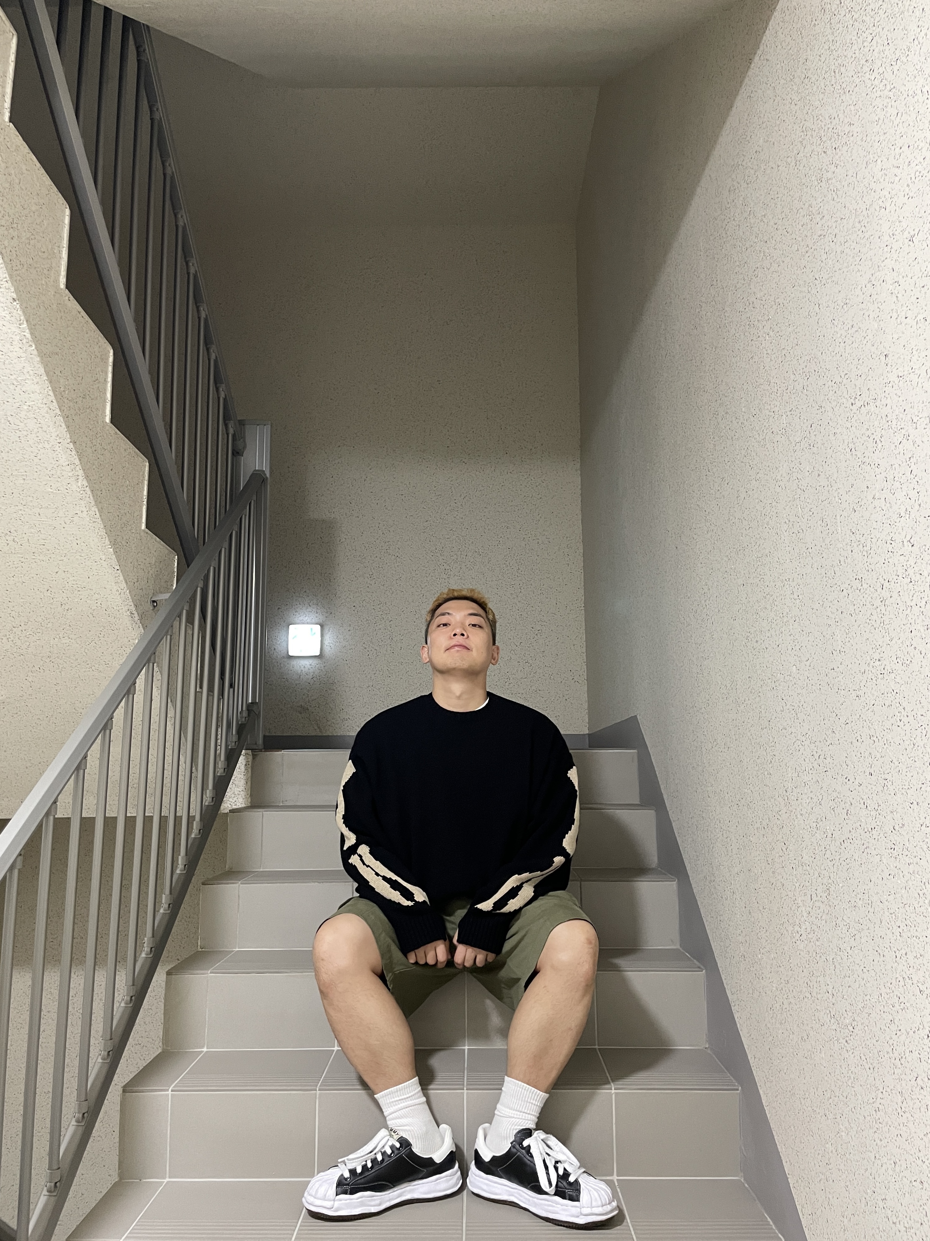 Maison Mihara Yasuhiro Blakey OG Sole Leather Low-top Sneakers Black 착용 스타일 - 5