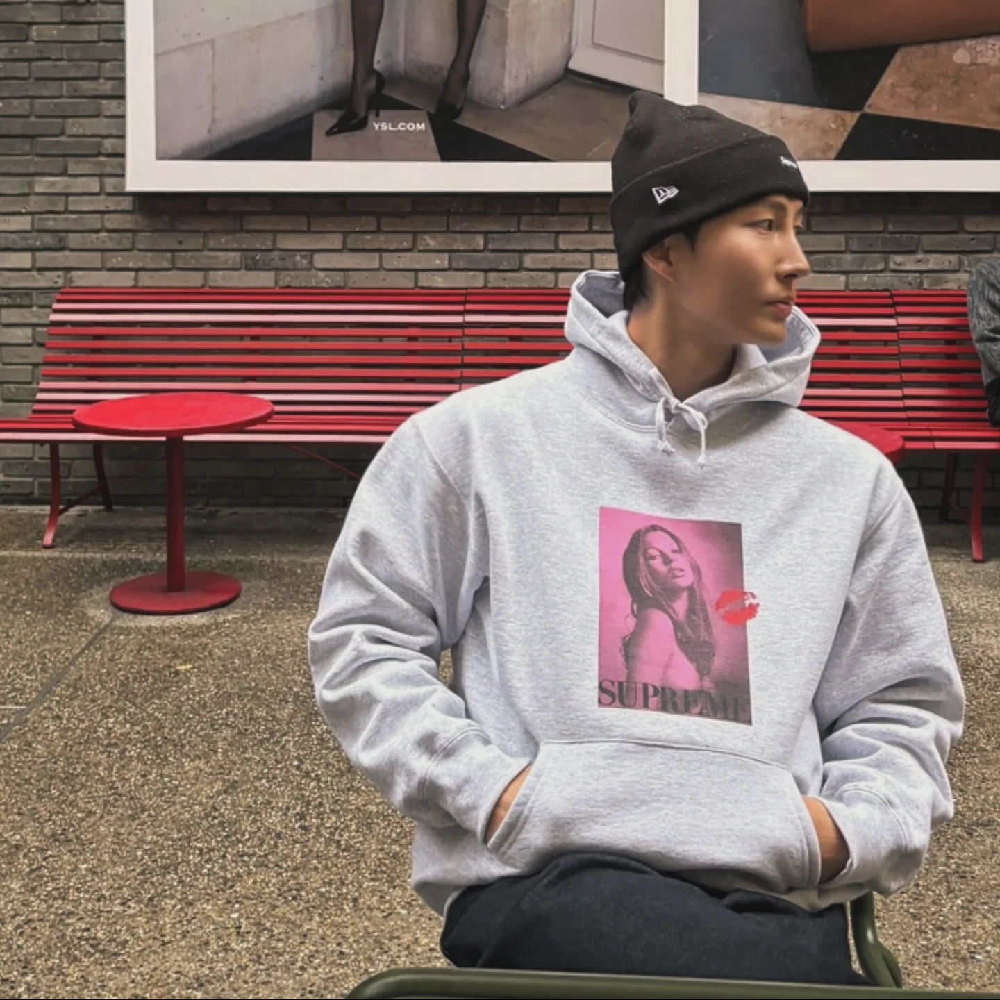 Supreme x Kate Moss Hooded Sweatshirt Ash Grey - 24FW 착용 스타일