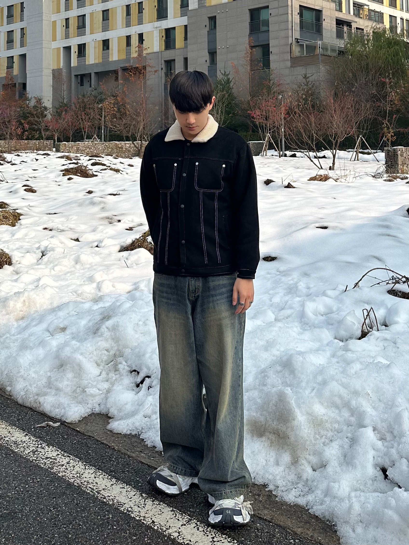 Balenciaga Cargo Sneakers White Grey 착용 스타일 - 2