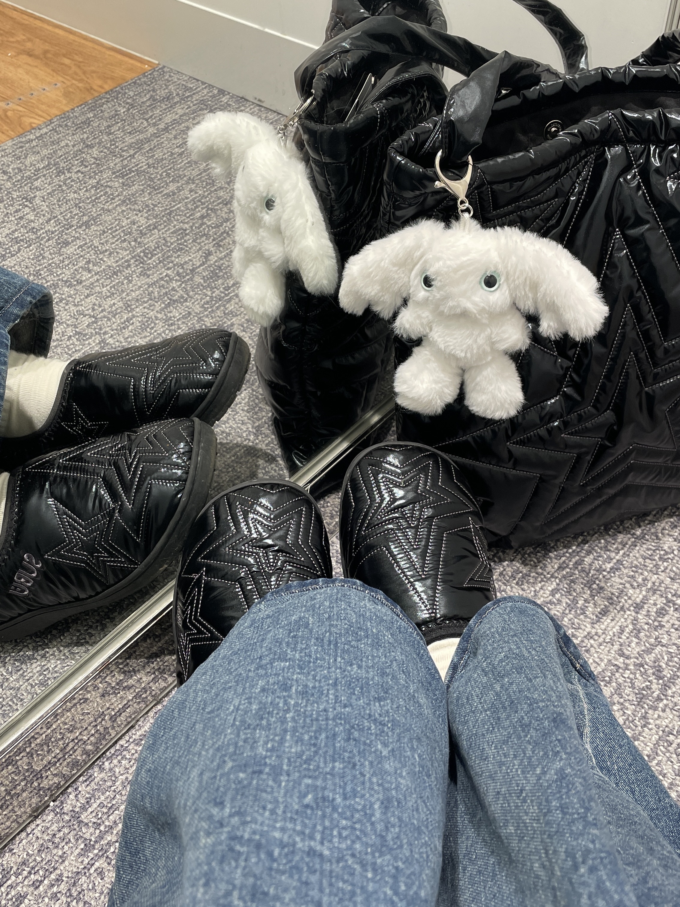 Subu x Coyseio Multi Star Padding Shoes Black 착용 스타일 - 1