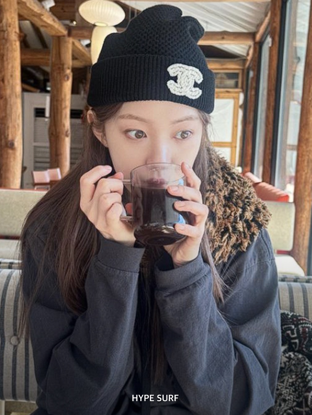 Chanel Hat Cashmere Black White, Chanel Beanie Cashmere & Black White 착용 스타일 - 6
